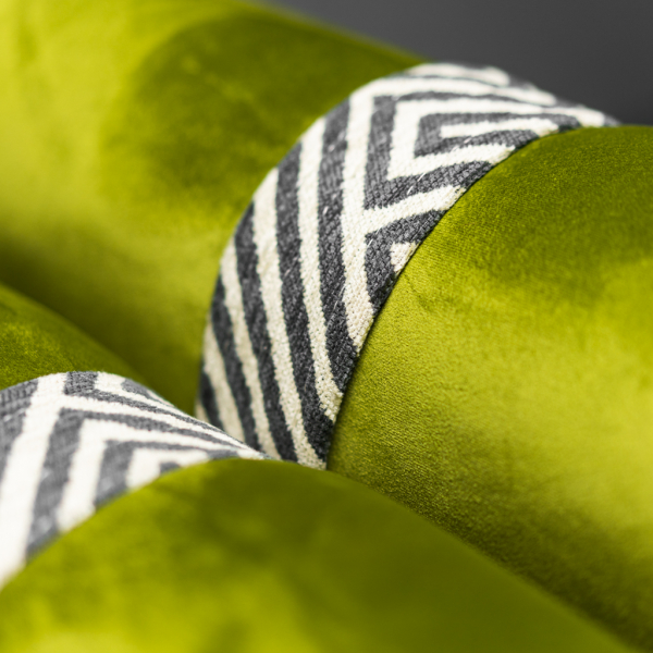 Coppia di poltrone con cuscino in velluto verde anni ’70 Vintage