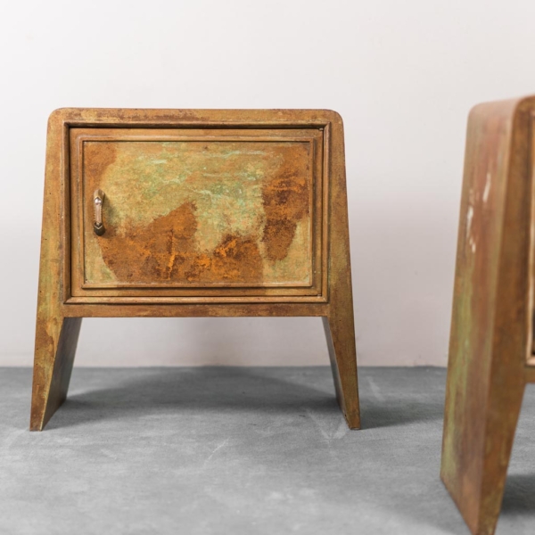 Coppia di comodini in legno patina ruggine rame anni '50 Vintage