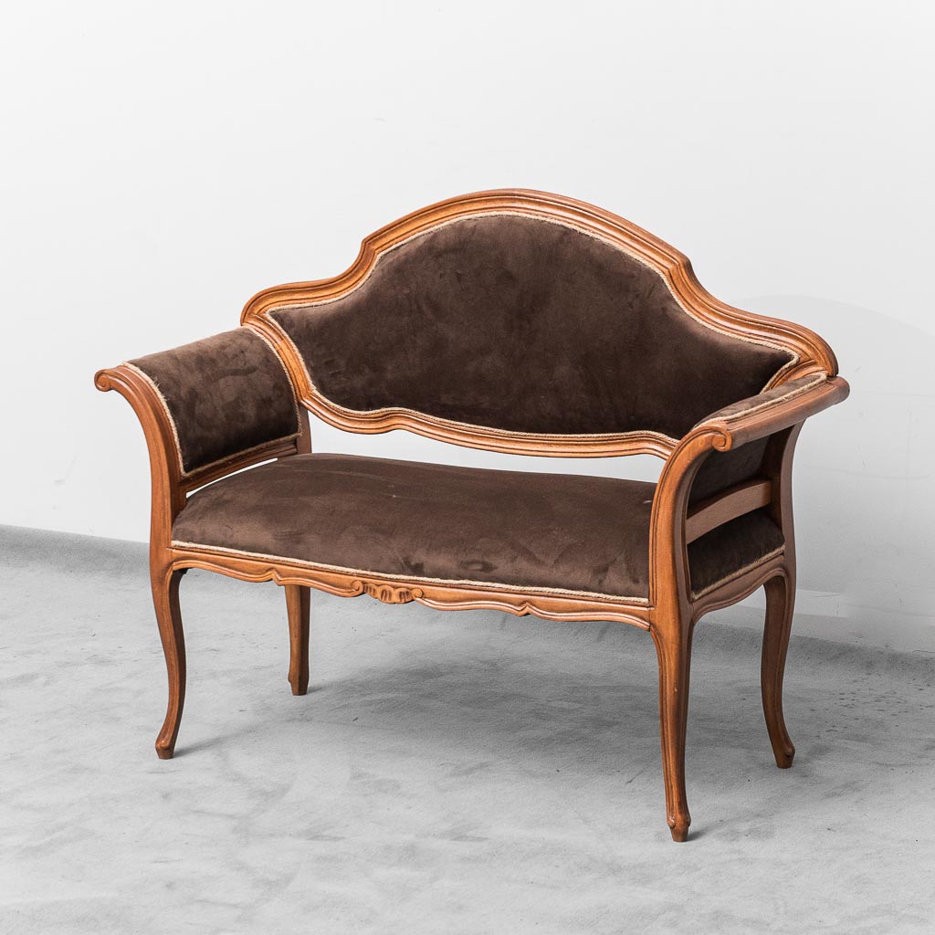Panca vintage in velluto marrone e legno scolpito anni '50 modernariato