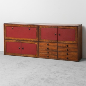 Credenza scandinava in legno rosso scuro anni ’60 vintage modernariato