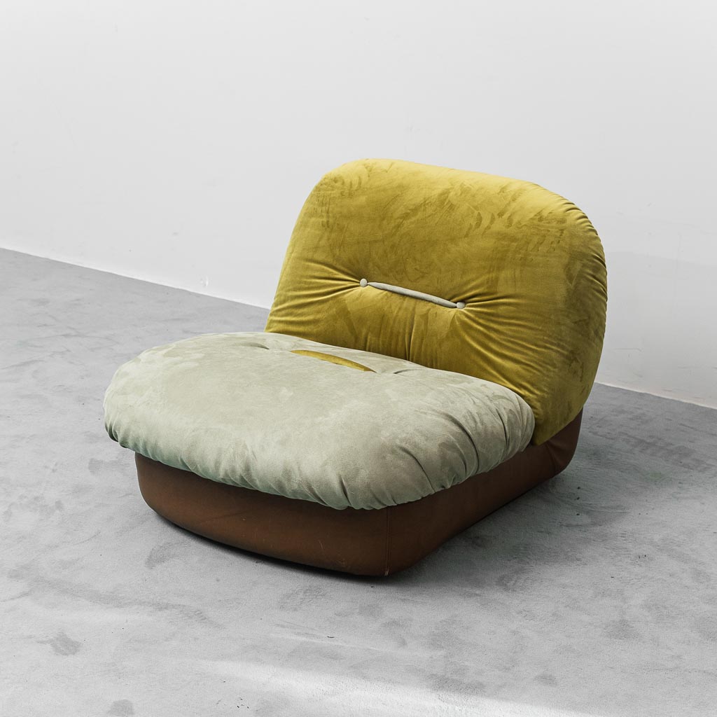 Poltrona in velluto e pelle di Saporiti anni'70 vintage modernariato