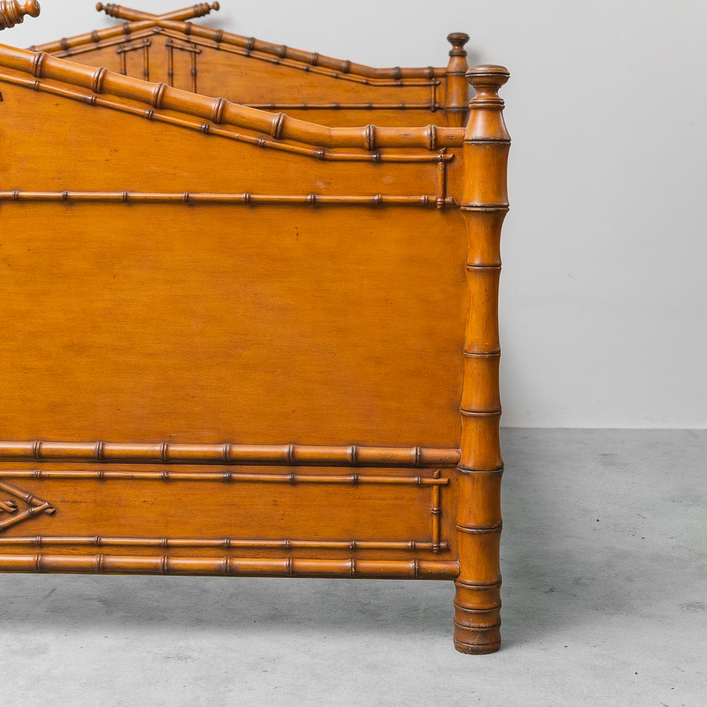 Letto matrimoniale vintage in legno bamboo – design italiano anni ’40 - immagine 11