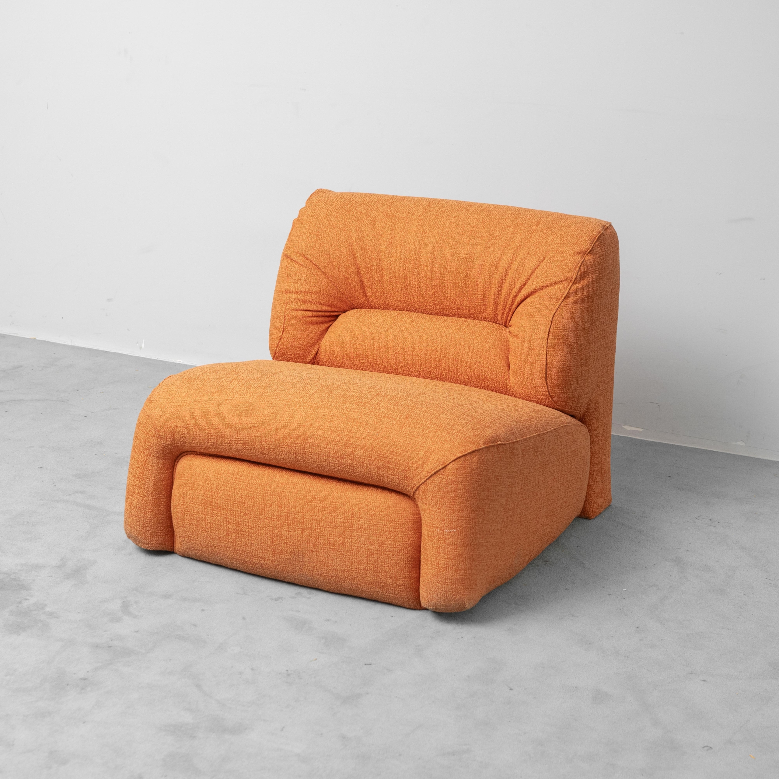 Poltrona Lounge Vintage in Tessuto Arancione Design Anni ’70 modernariato