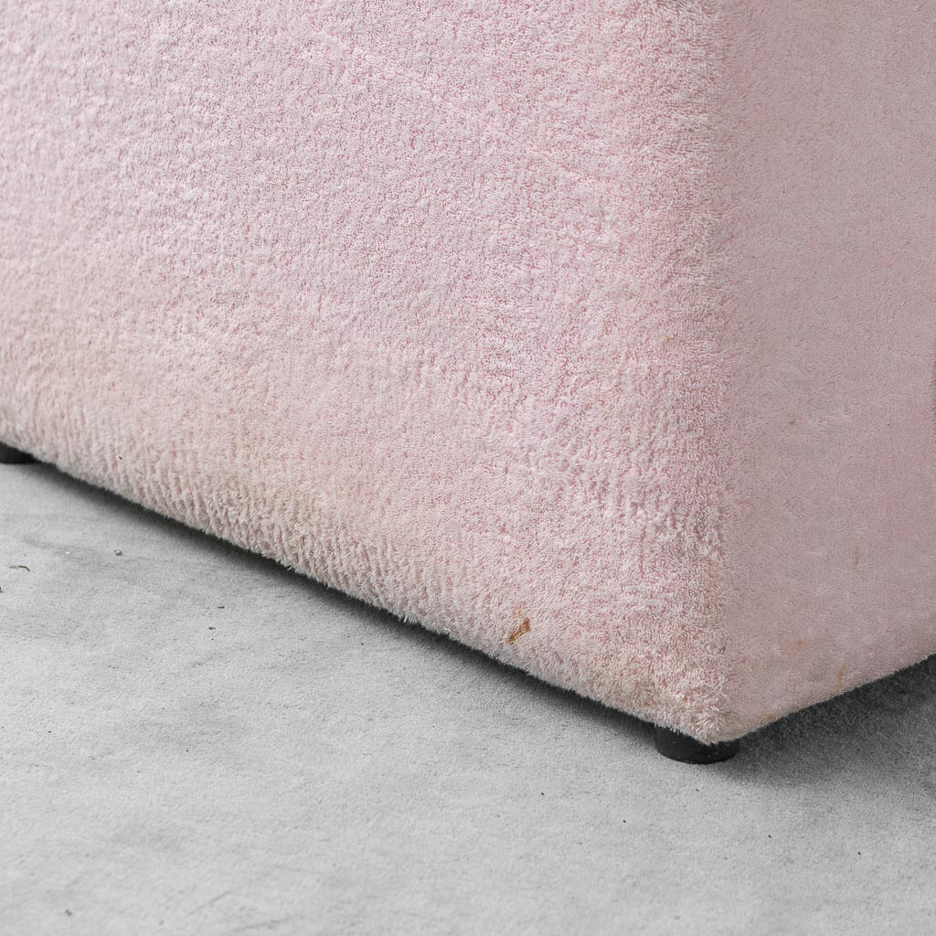 Poltrona Doimo Salotti anni '70 in tessuto spugna rosa – Design Vintage Italiano