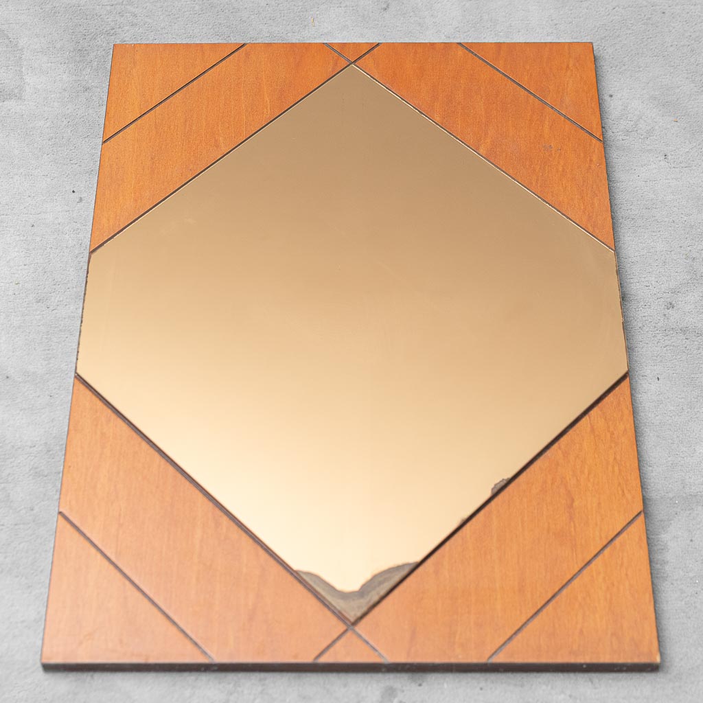 Specchio vintage con vetro fumé oro e cornice in legno – Design italiano anni '70