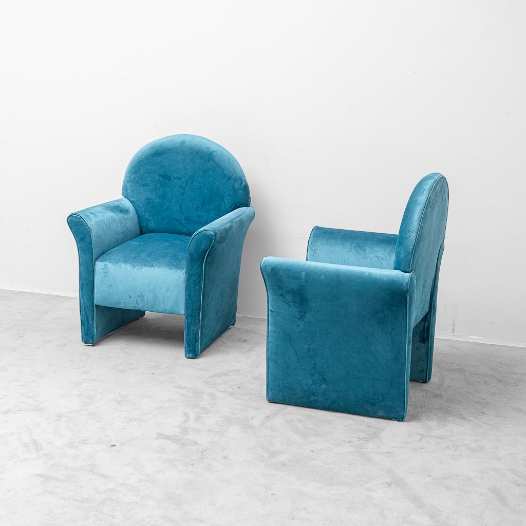 Coppia di poltrone vintagein velluto blu anni ’70 modernariato