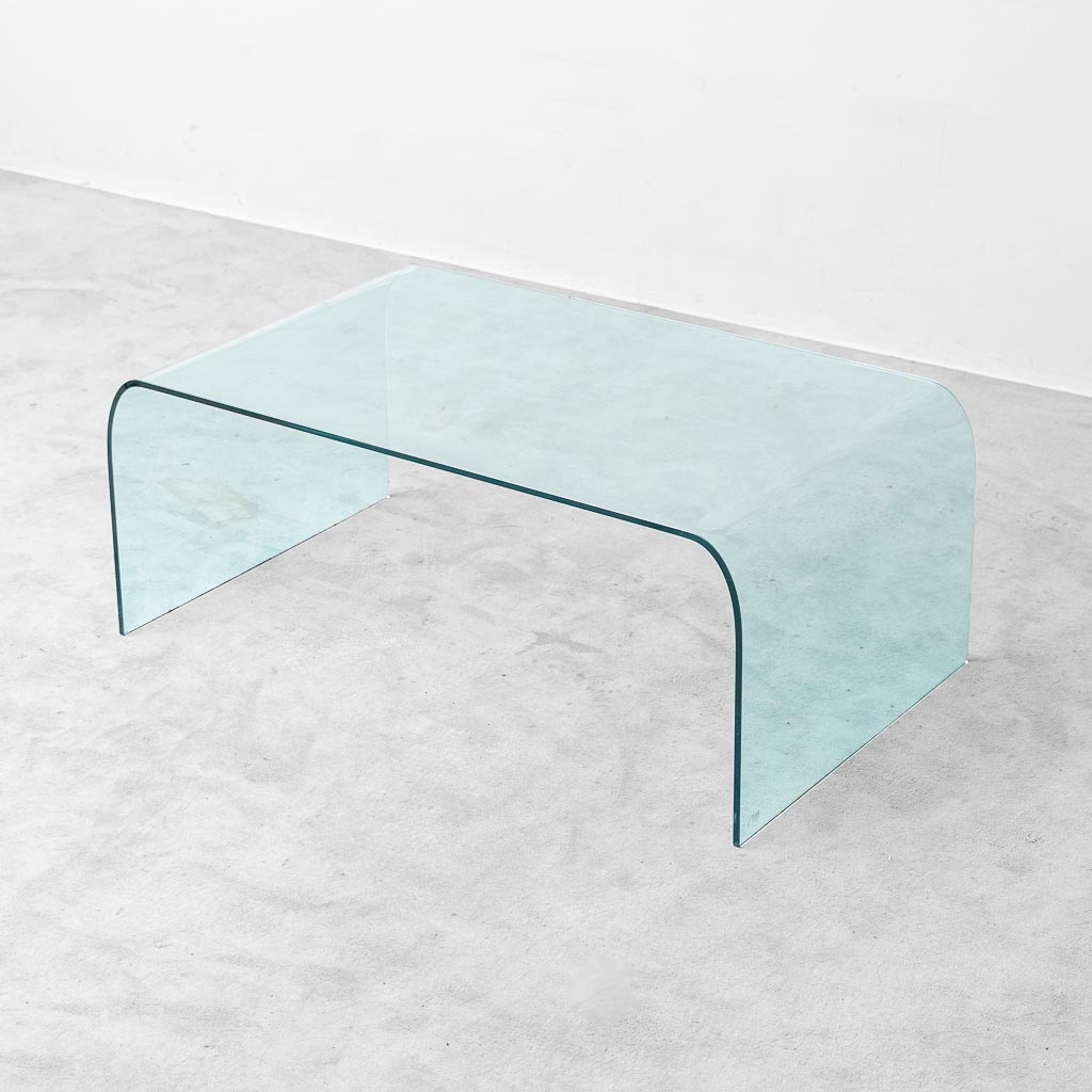 Tavolino vintage Fiam Italia in vetro curvato design minimalista anni '70