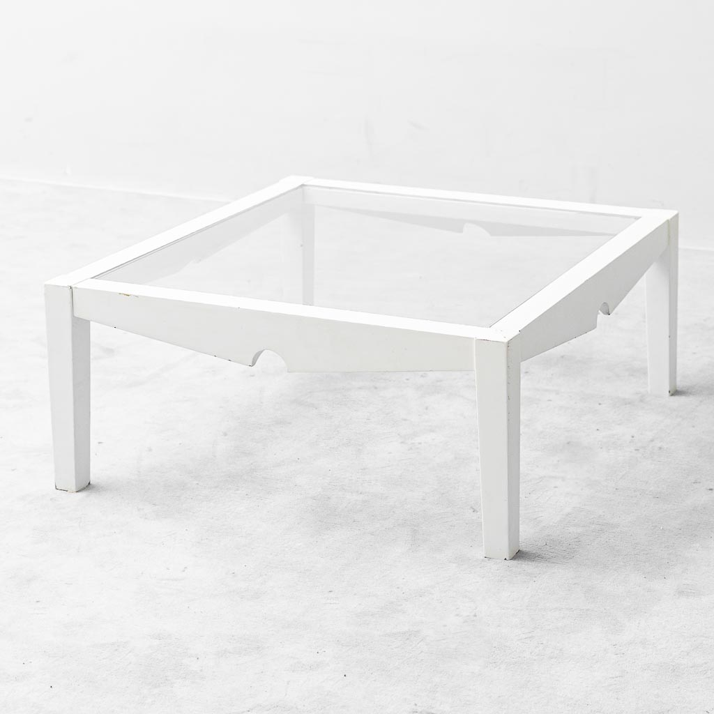 Tavolino da caffè vintage in legno laccato bianco e vetro design italiano anni '70