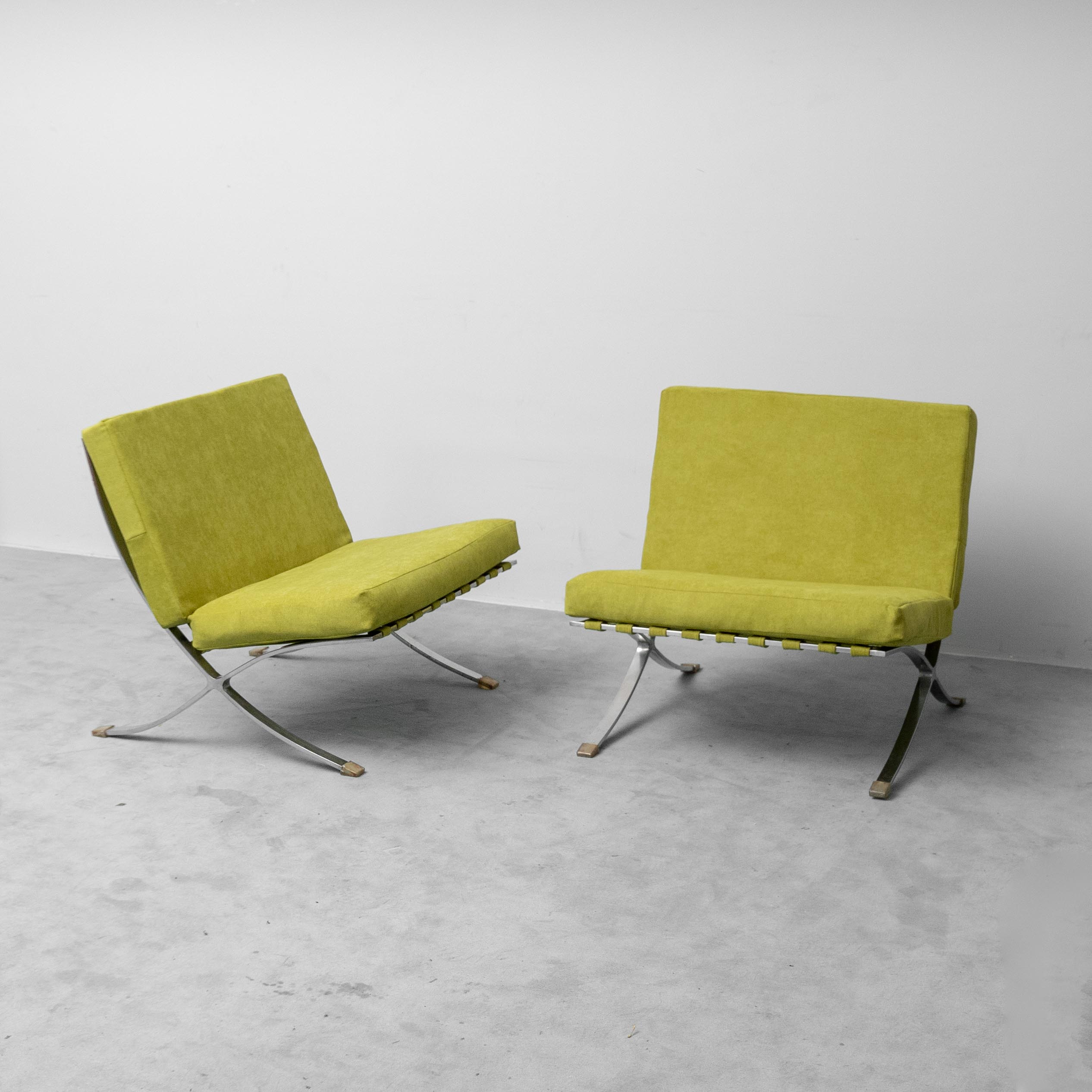 Coppia di poltrone lounge vintage in metallo cromato e tessuto verde – Anni ’60
