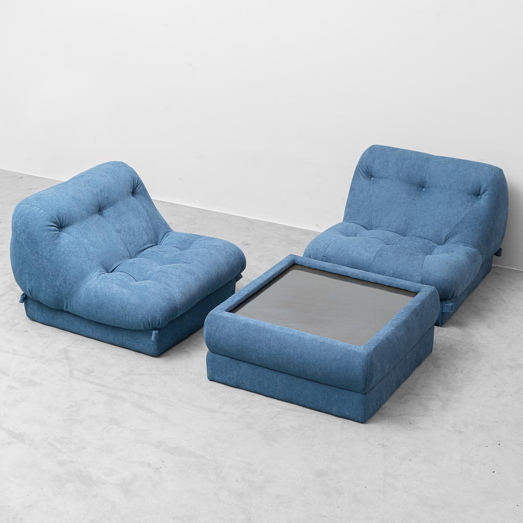 Set lounge vintage con 2 poltrone e tavolino in tessuto anni '70 Modernariato