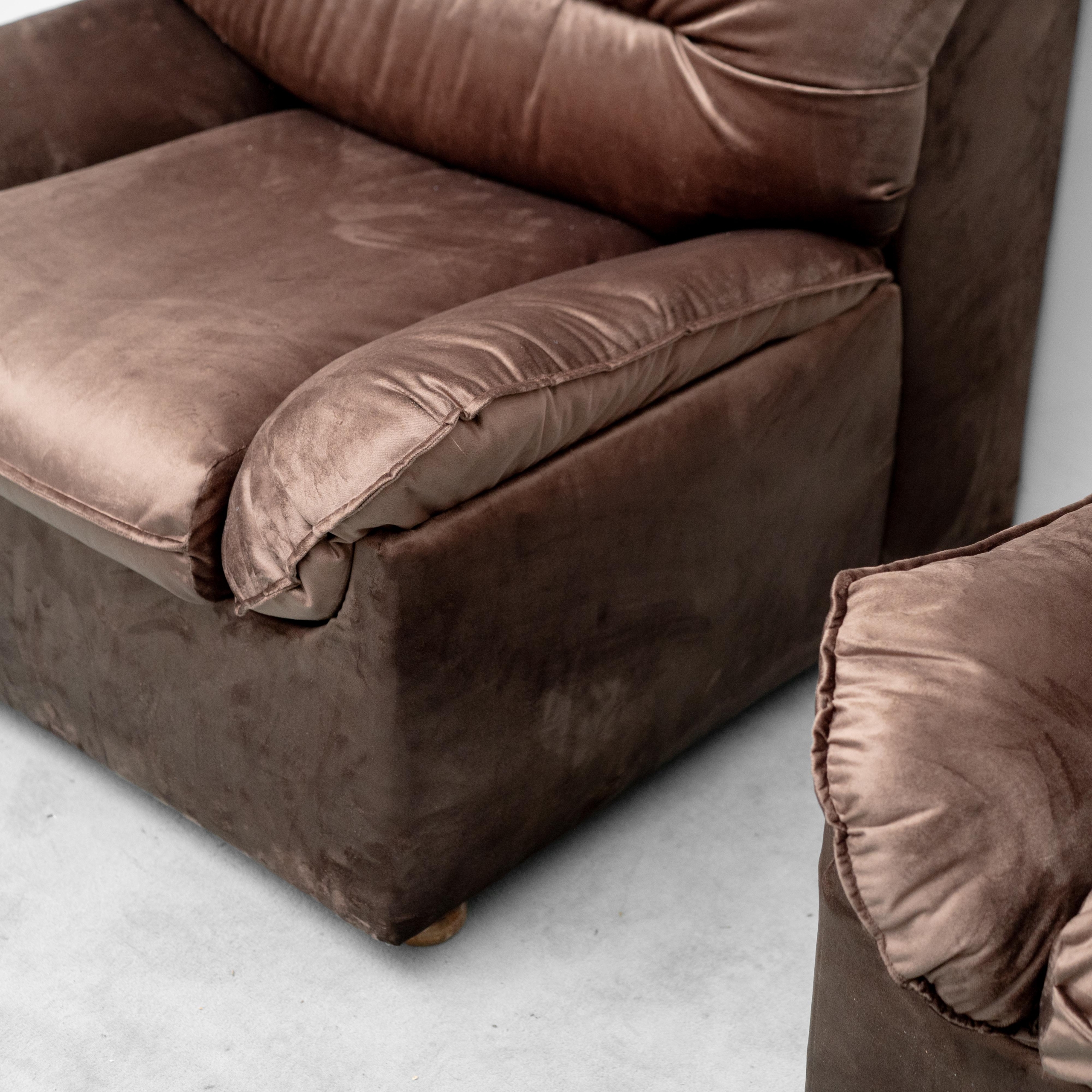 Coppia di Poltrone Lounge Vintage in Velluto Marrone – Anni ’70