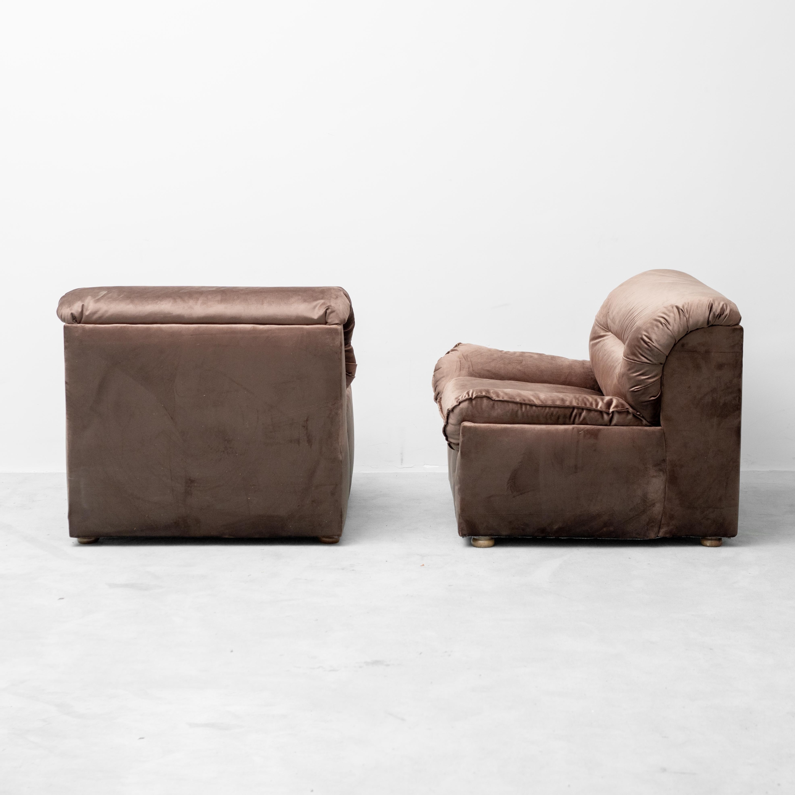 Coppia di Poltrone Lounge Vintage in Velluto Marrone – Anni ’70