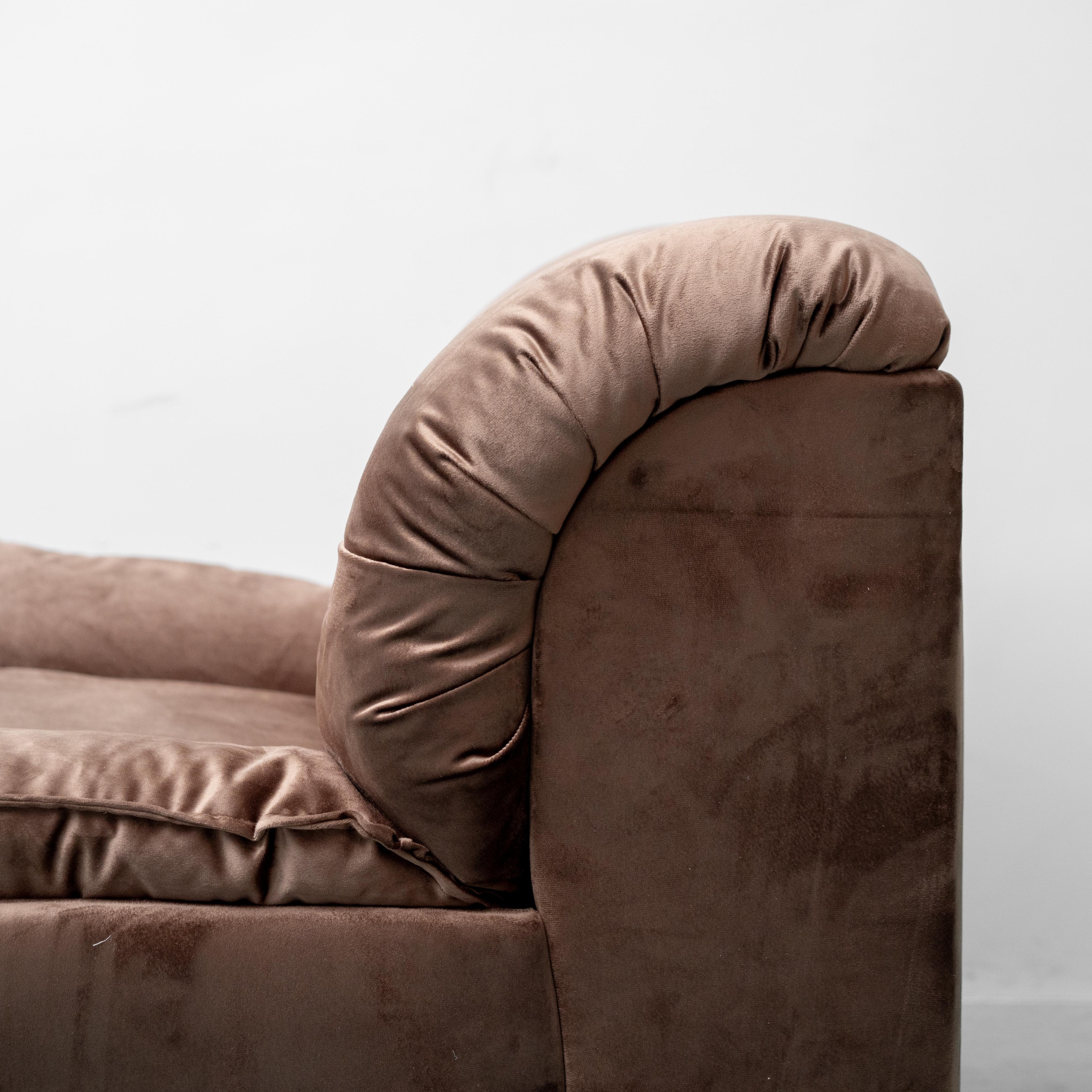 Coppia di Poltrone Lounge Vintage in Velluto Marrone – Anni ’70