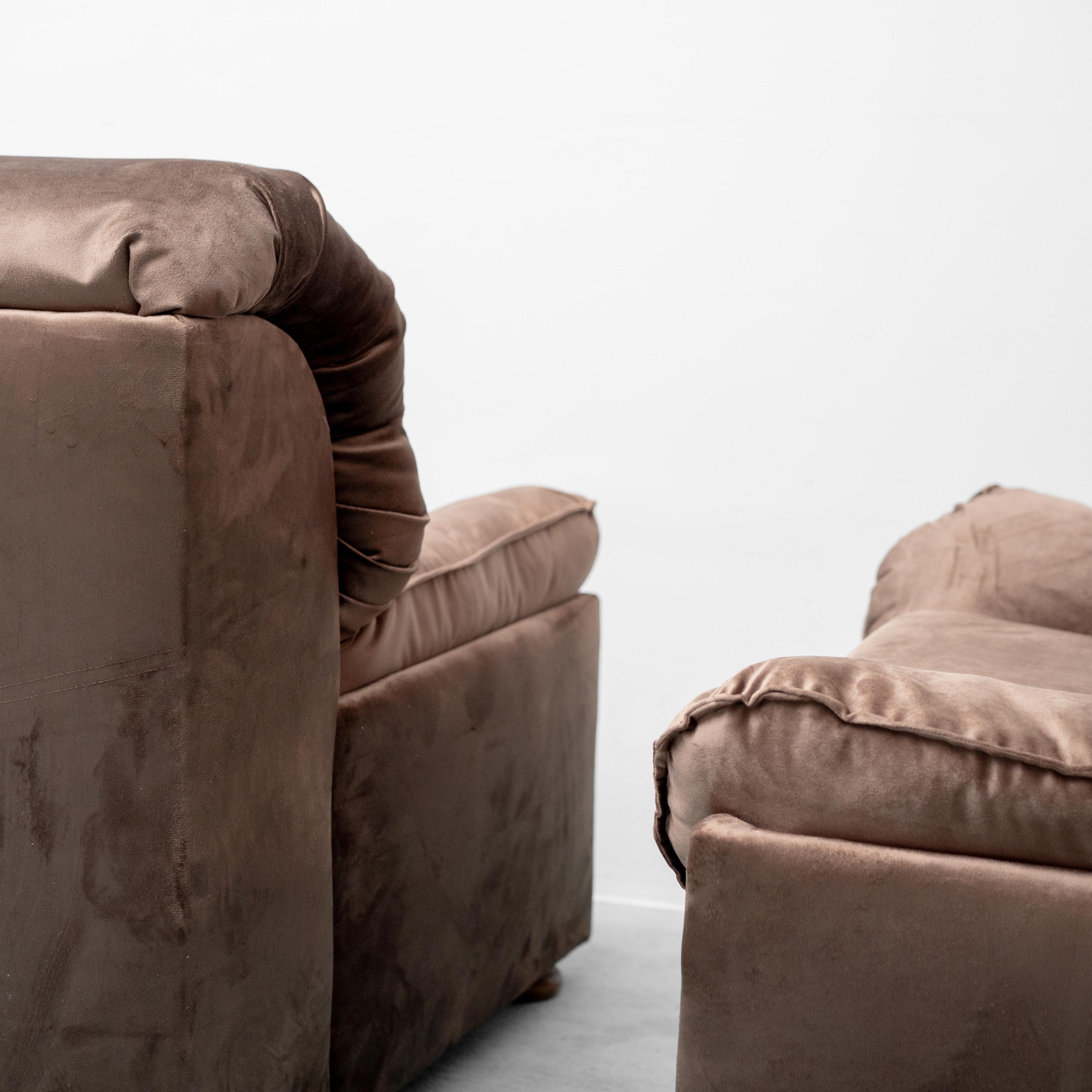 Coppia di Poltrone Lounge Vintage in Velluto Marrone – Anni ’70