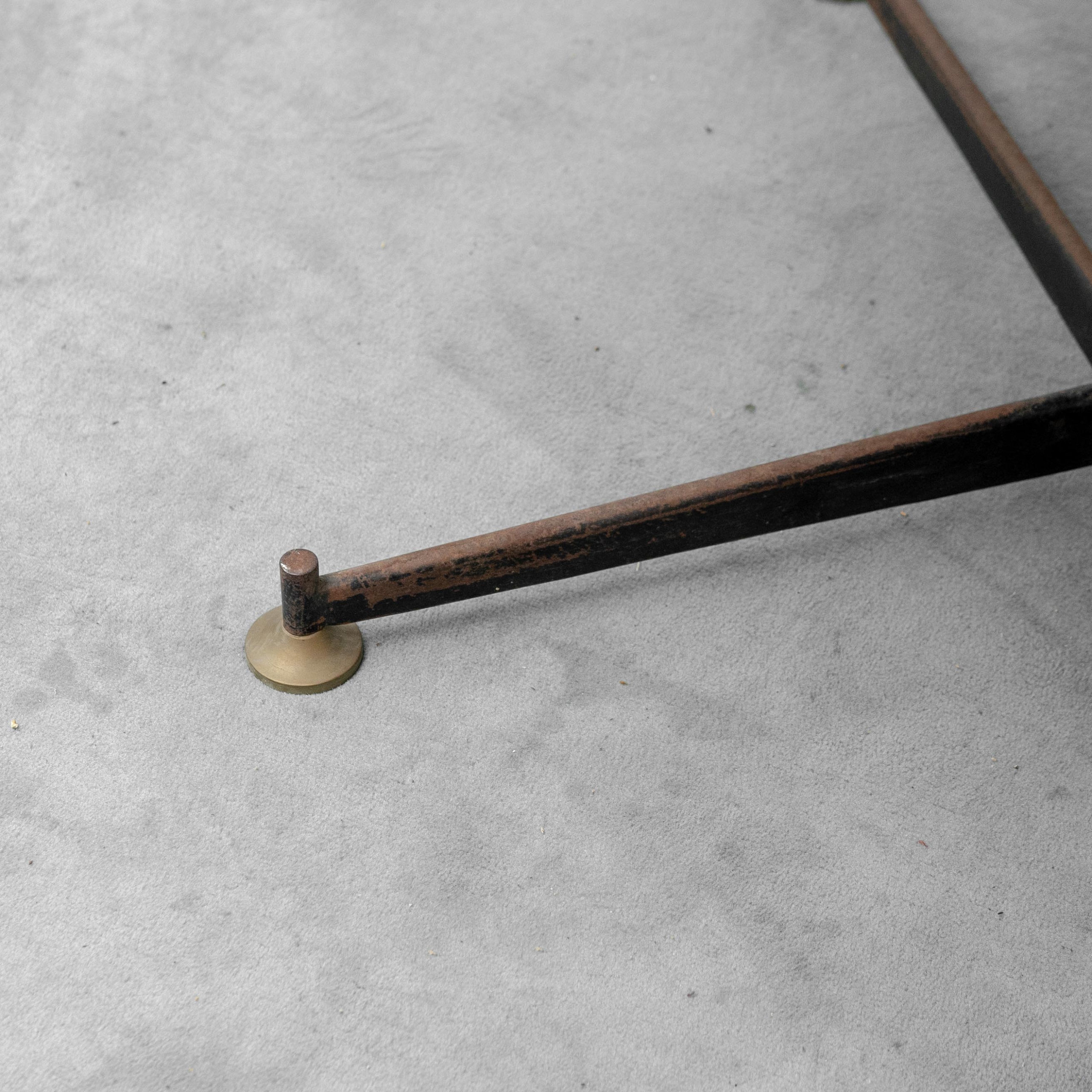Tavolo Rotondo Vintage in Legno e Vetro con Base in Metallo Anni ’70 Modernariato