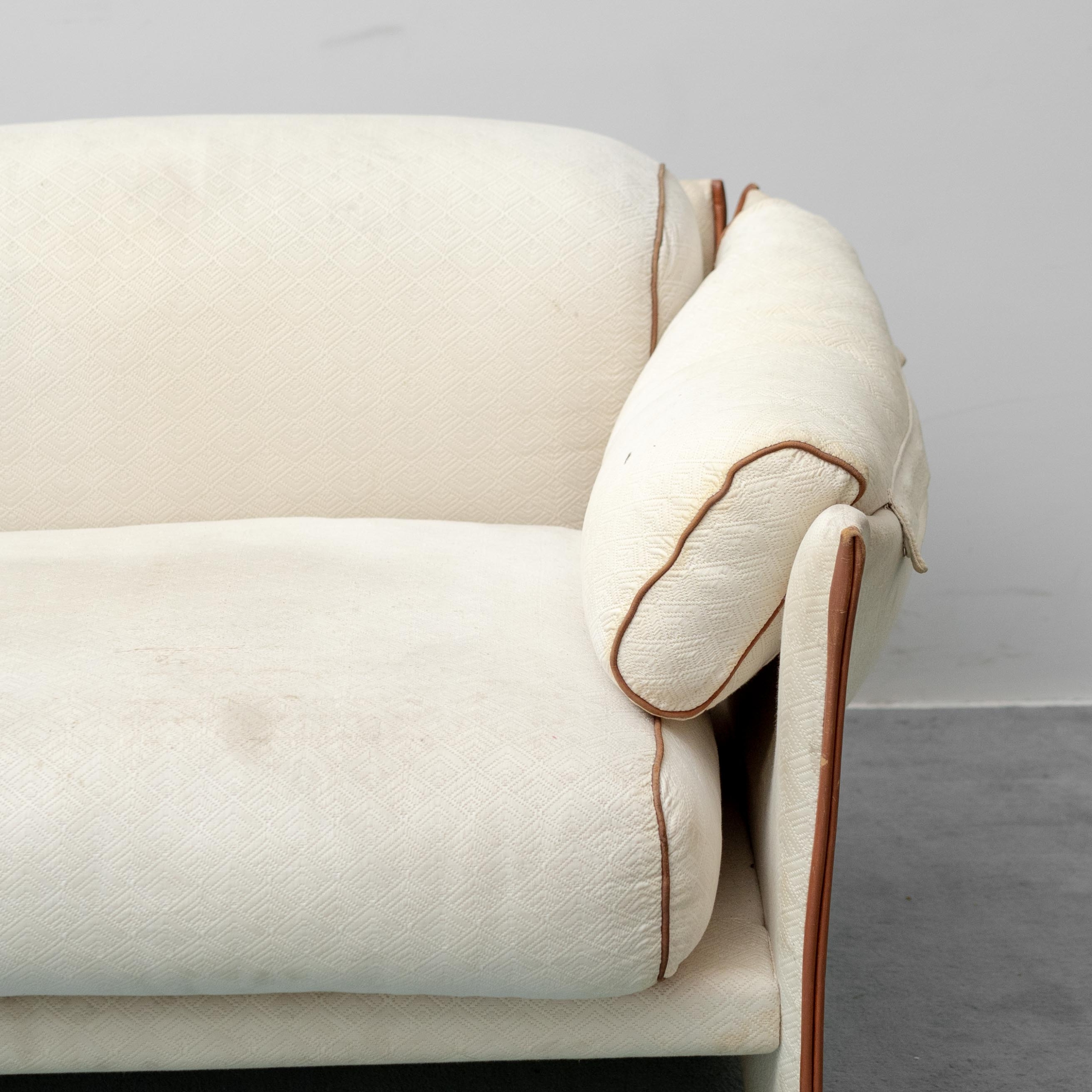 Divano Vintage 2 Posti in Tessuto beige e marrone anni '70 modernariato