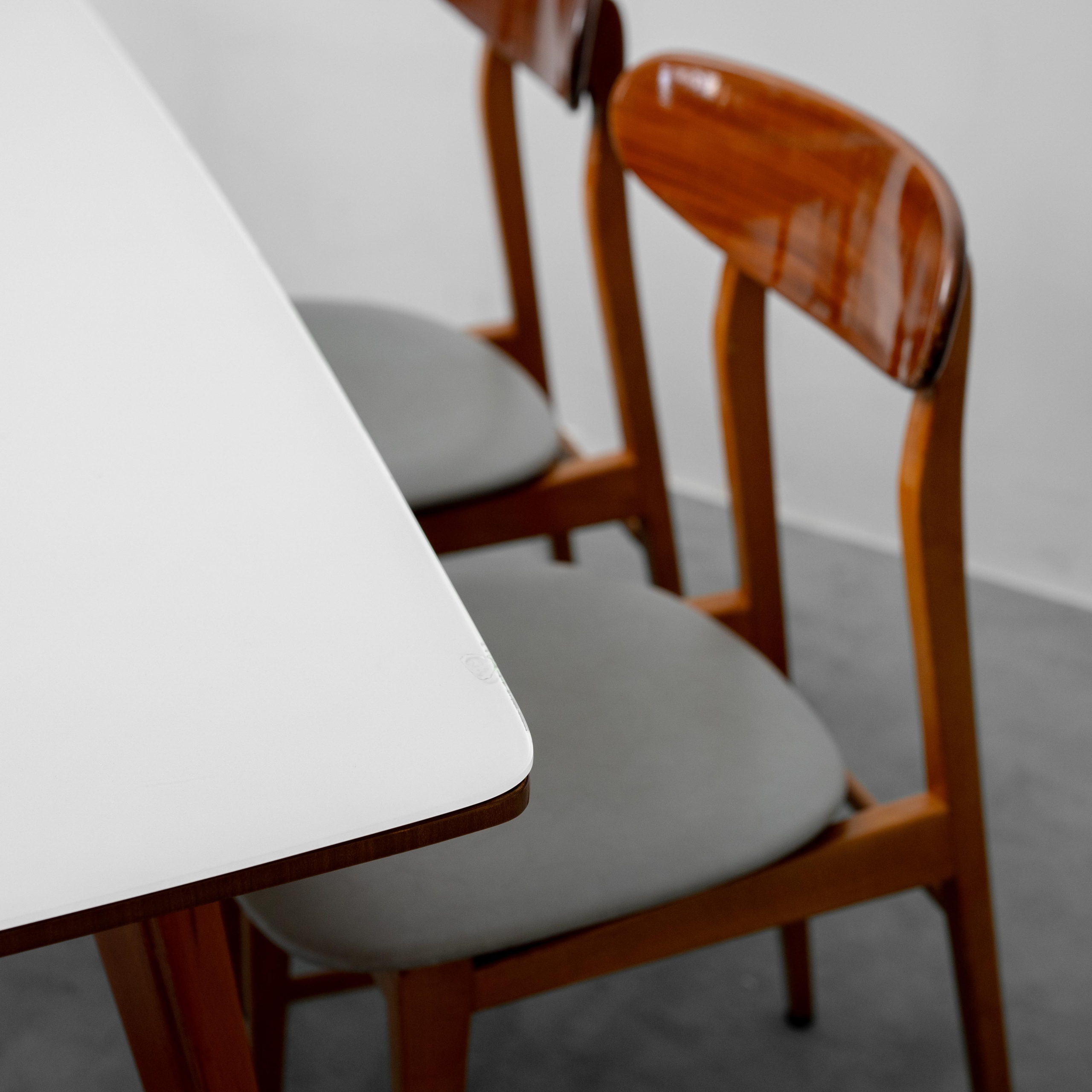 Set Tavolo da Pranzo Vintage con 6 Sedie in Legno Anni ’60 Modernariato