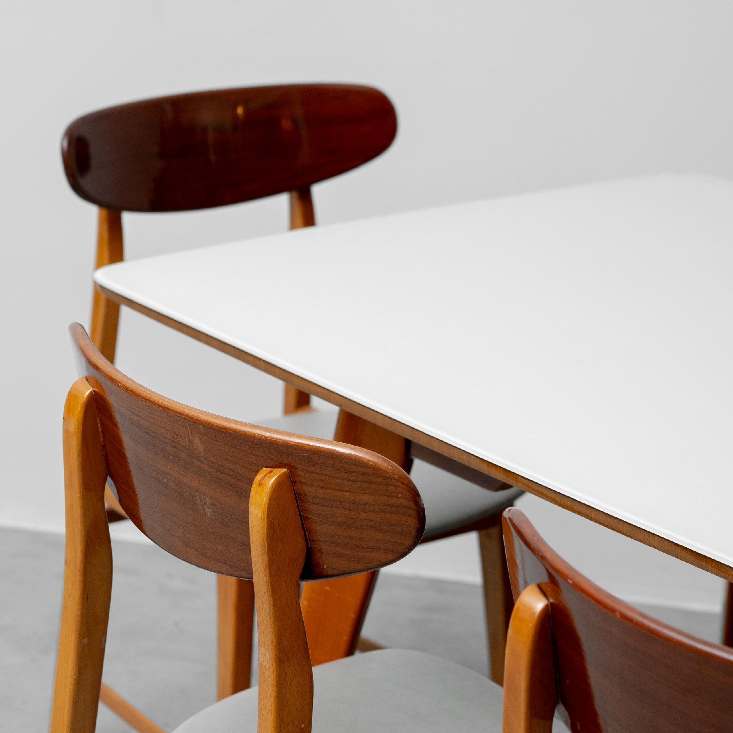 Set Tavolo da Pranzo Vintage con 6 Sedie in Legno Anni ’60 Modernariato