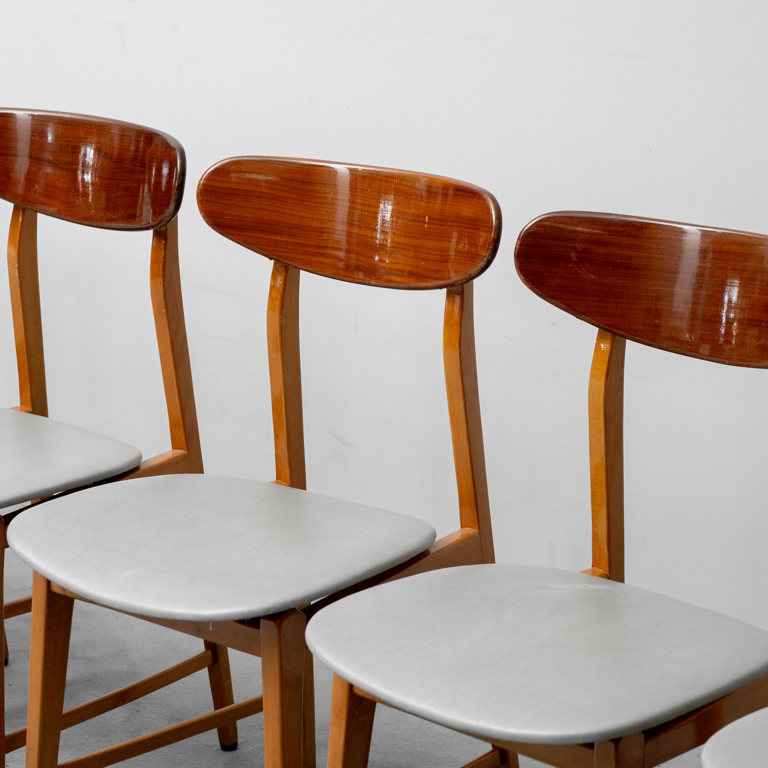 Set Tavolo da Pranzo Vintage con 6 Sedie in Legno Anni ’60 Modernariato