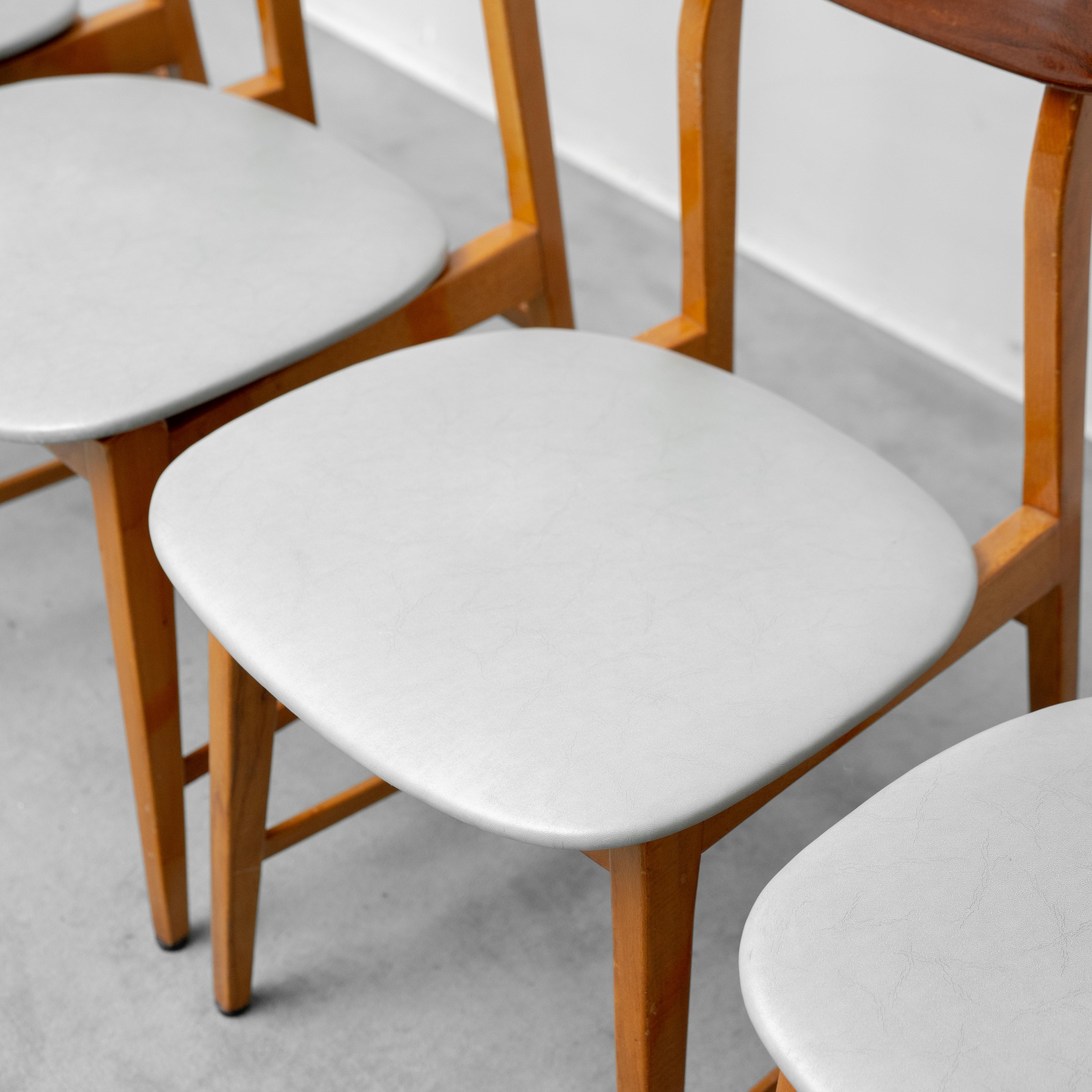 Set Tavolo da Pranzo Vintage con 6 Sedie in Legno Anni ’60 Modernariato