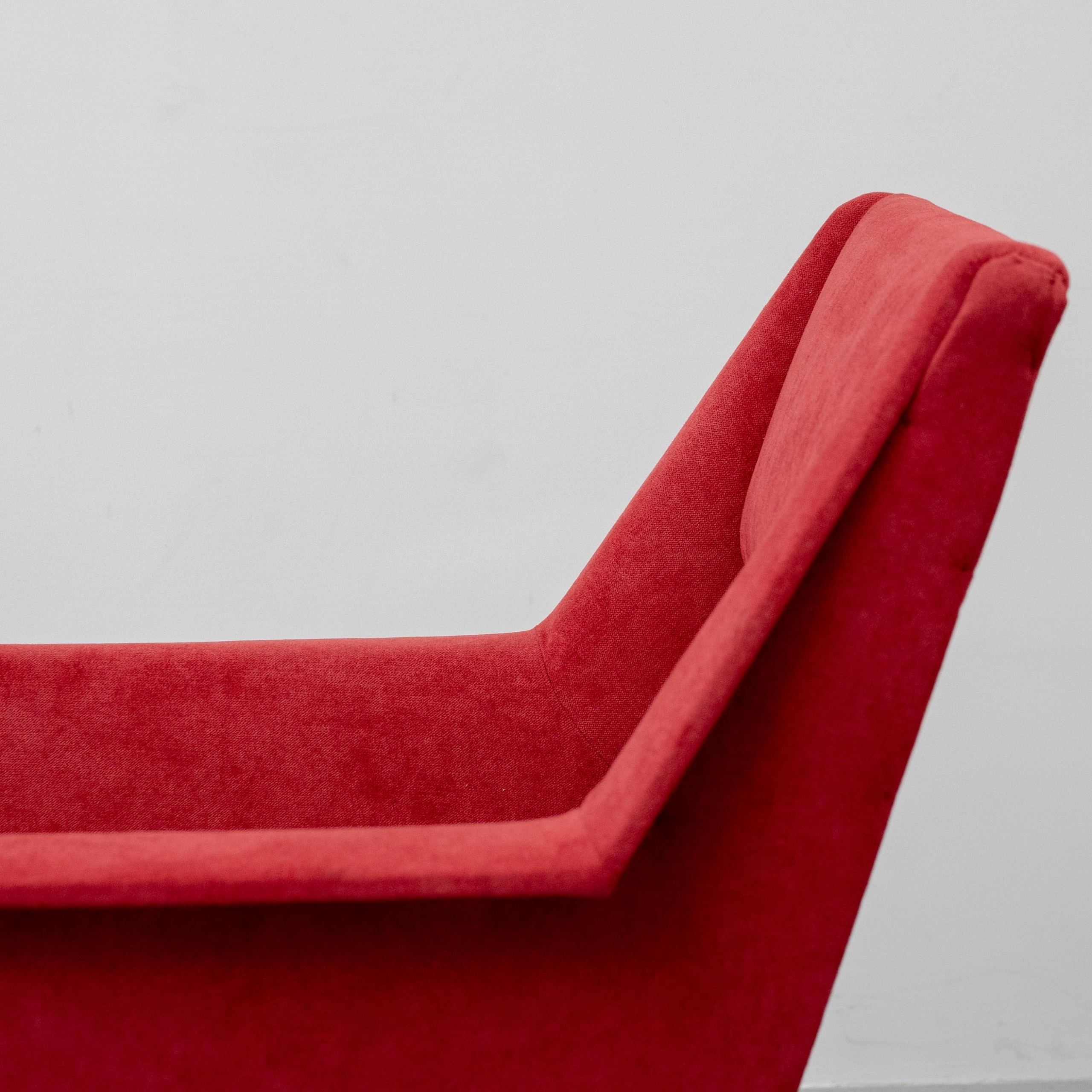 Coppia di Poltrone Vintage Rosse con Braccioli – Anni ’60/’70