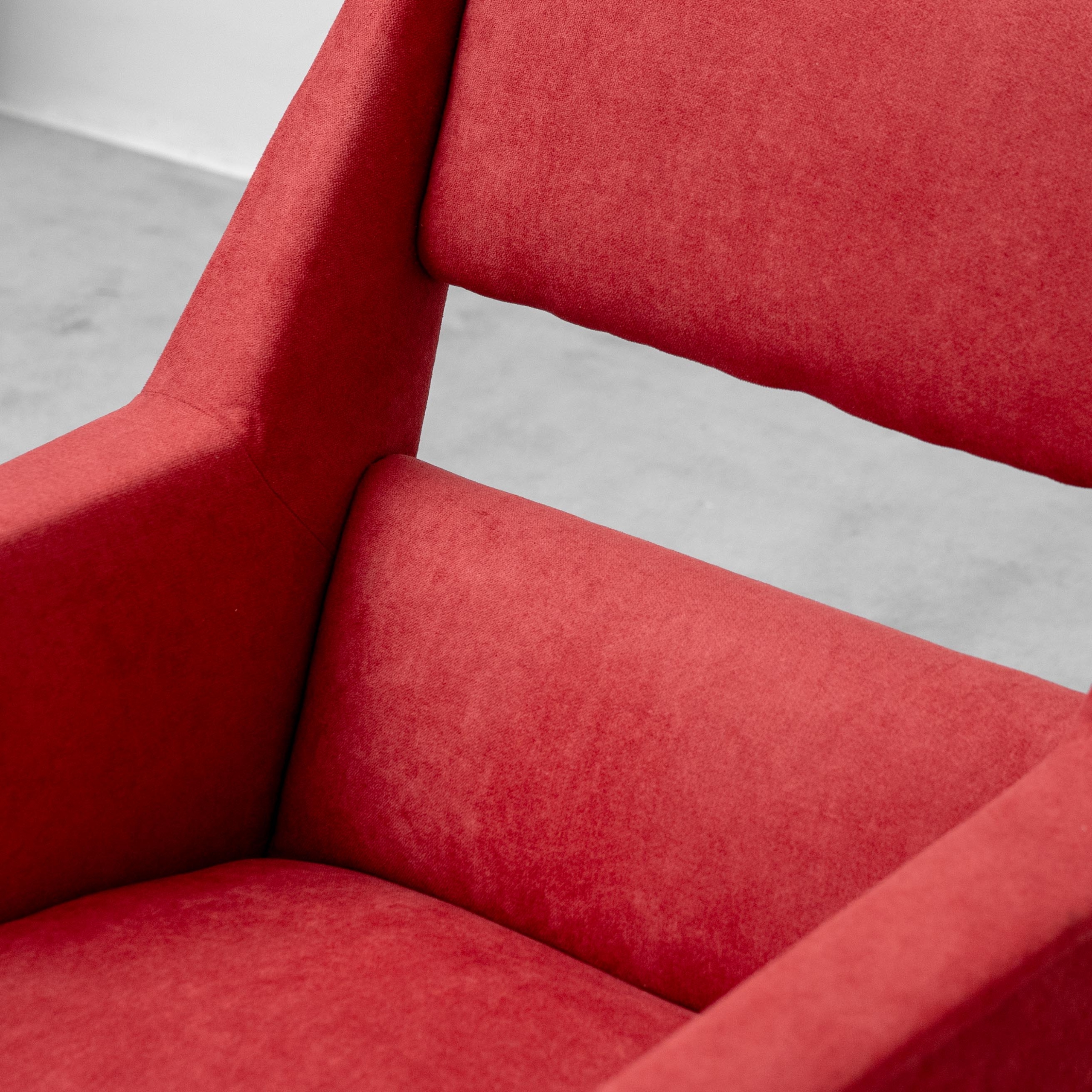 Coppia di Poltrone Vintage Rosse con Braccioli – Anni ’60/’70