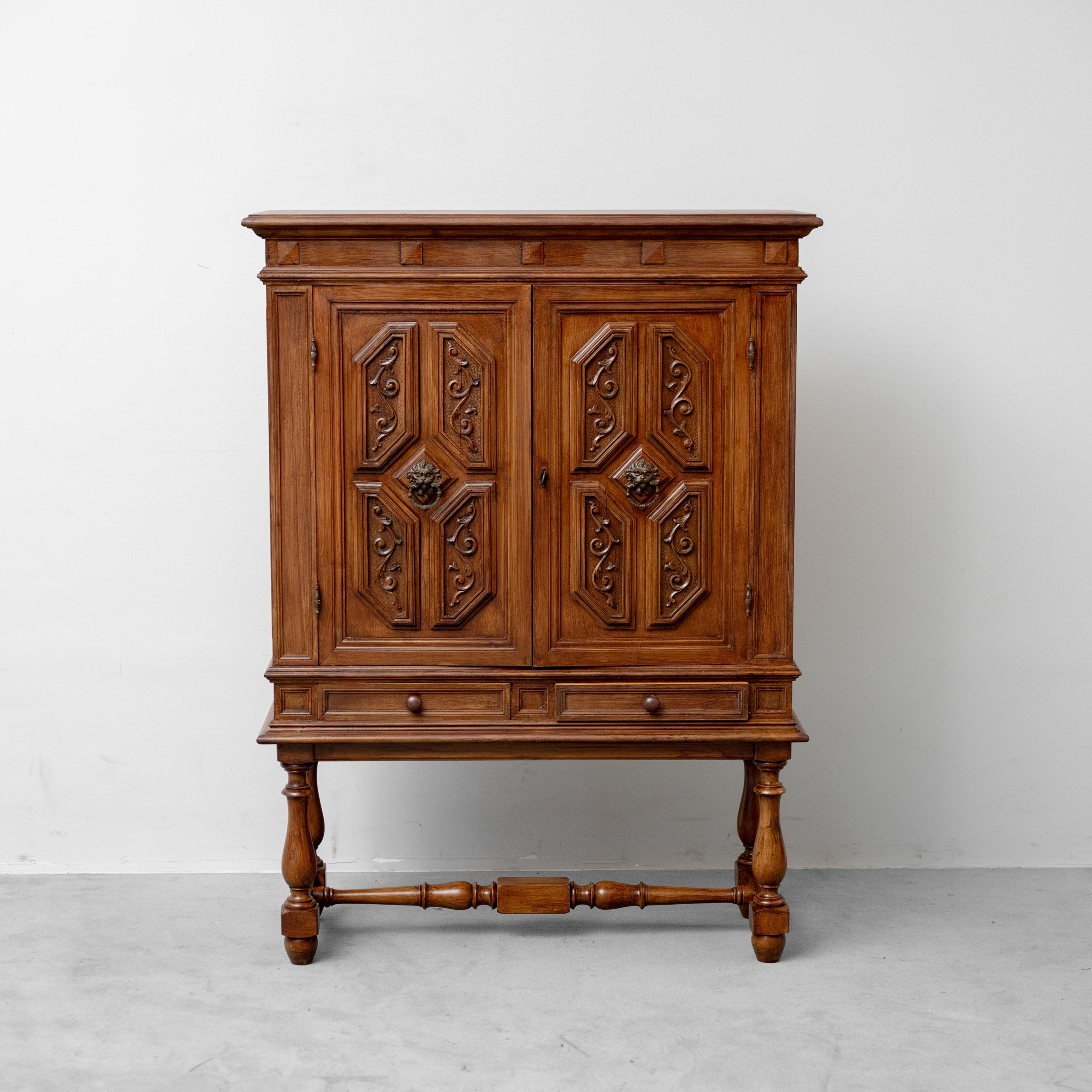 Mobile Credenza Vintage in Legno Intagliato – Originale d’Epoca