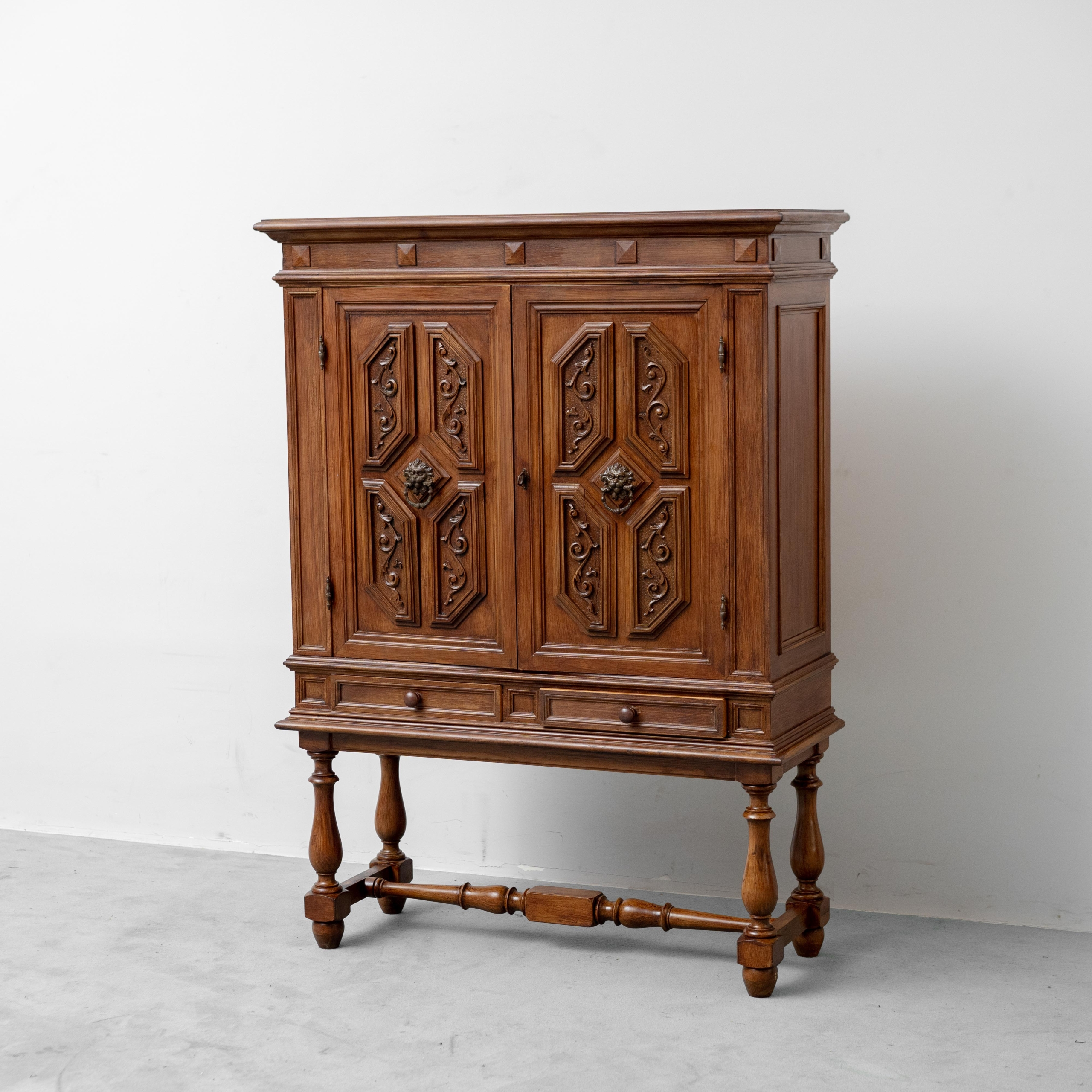 Mobile Credenza Vintage in Legno Intagliato – Originale d’Epoca