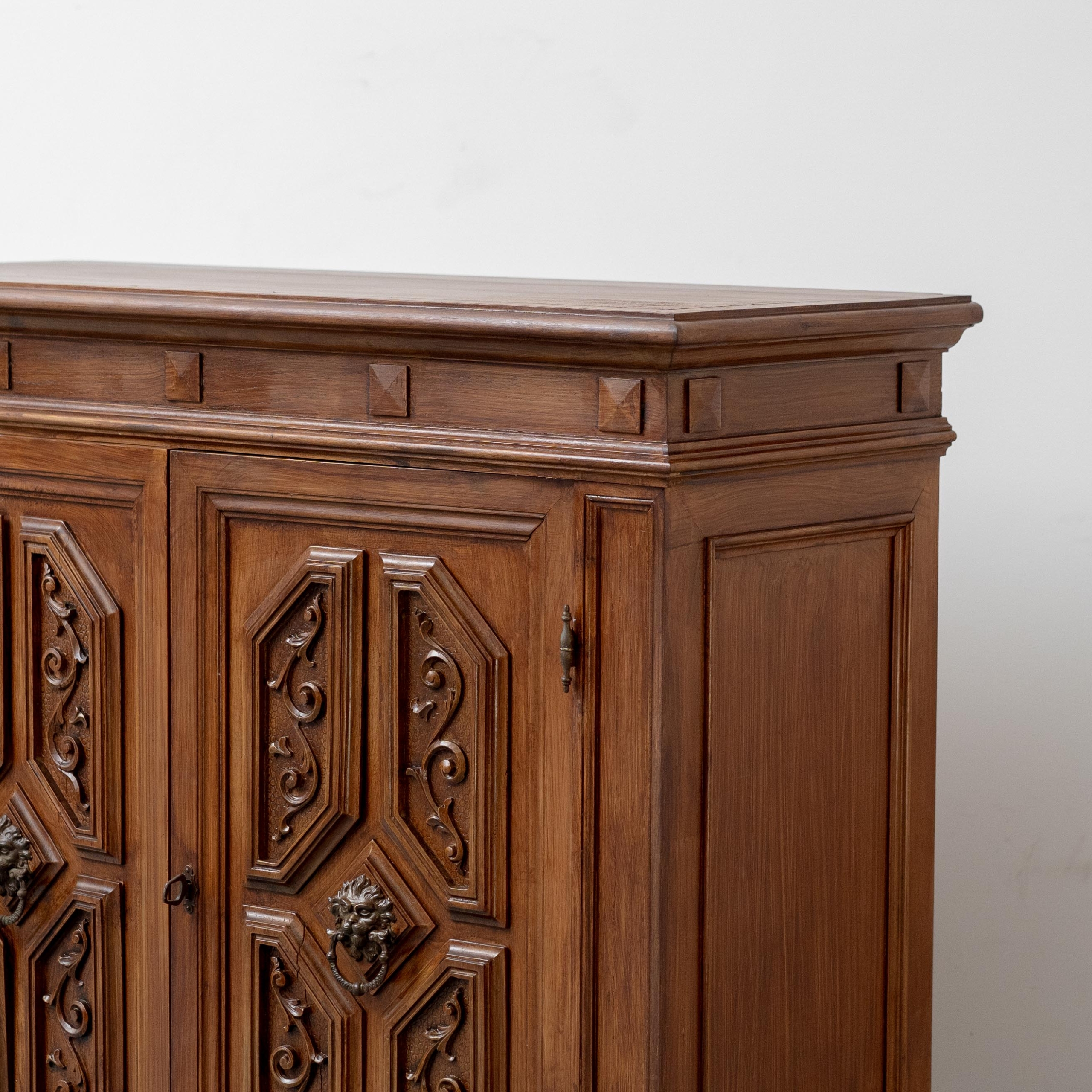 Mobile Credenza Vintage in Legno Intagliato – Originale d’Epoca