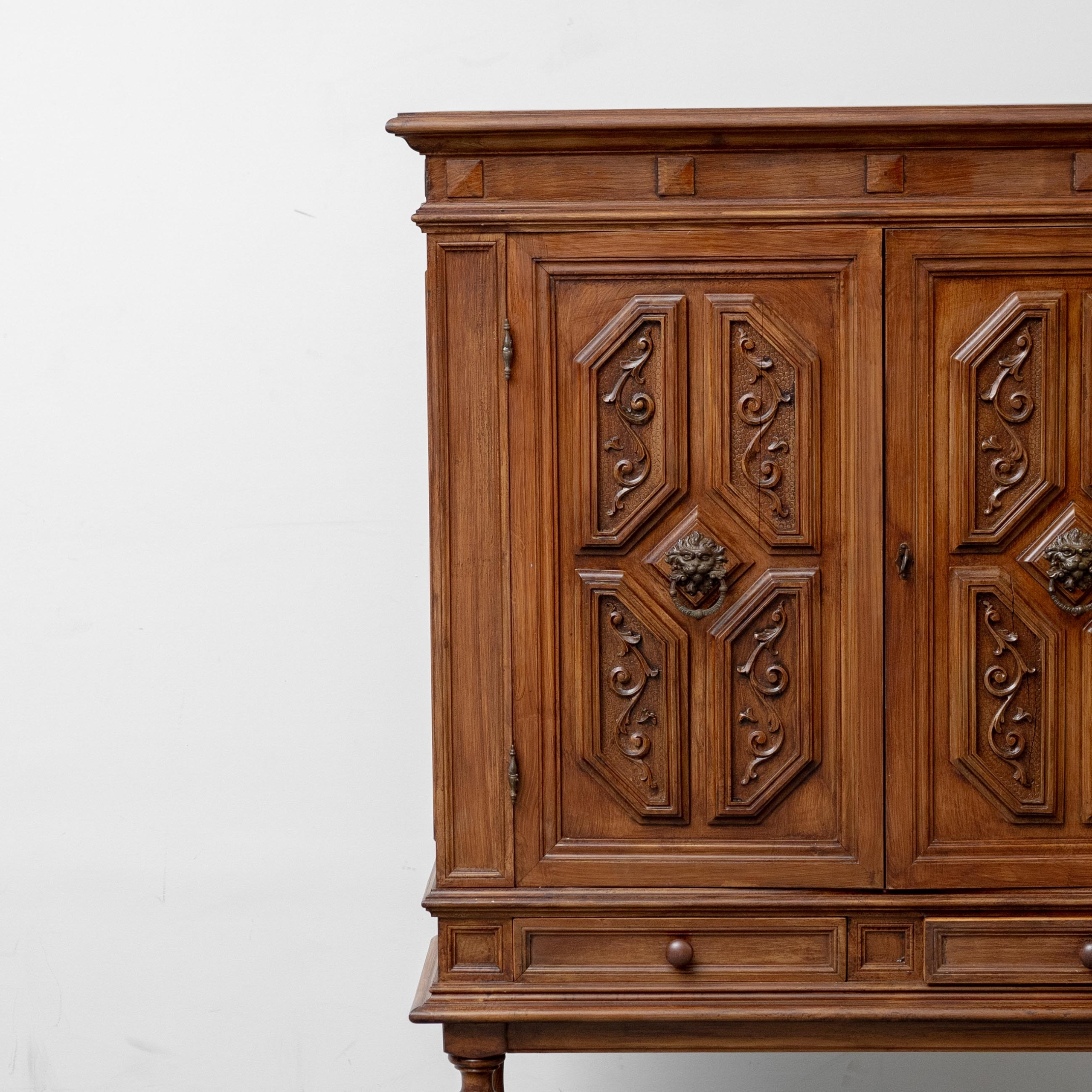 Mobile Credenza Vintage in Legno Intagliato – Originale d’Epoca