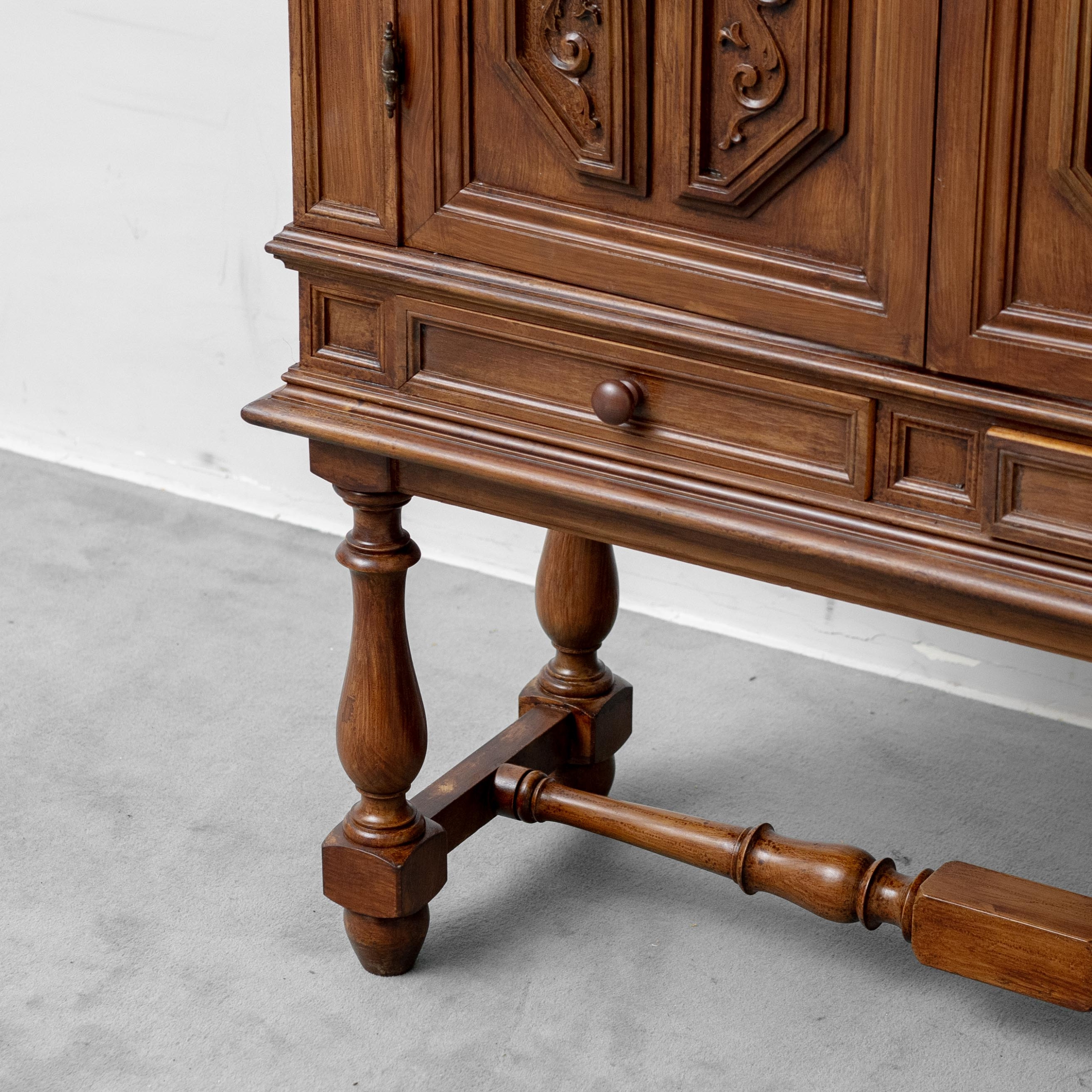 Mobile Credenza Vintage in Legno Intagliato – Originale d’Epoca