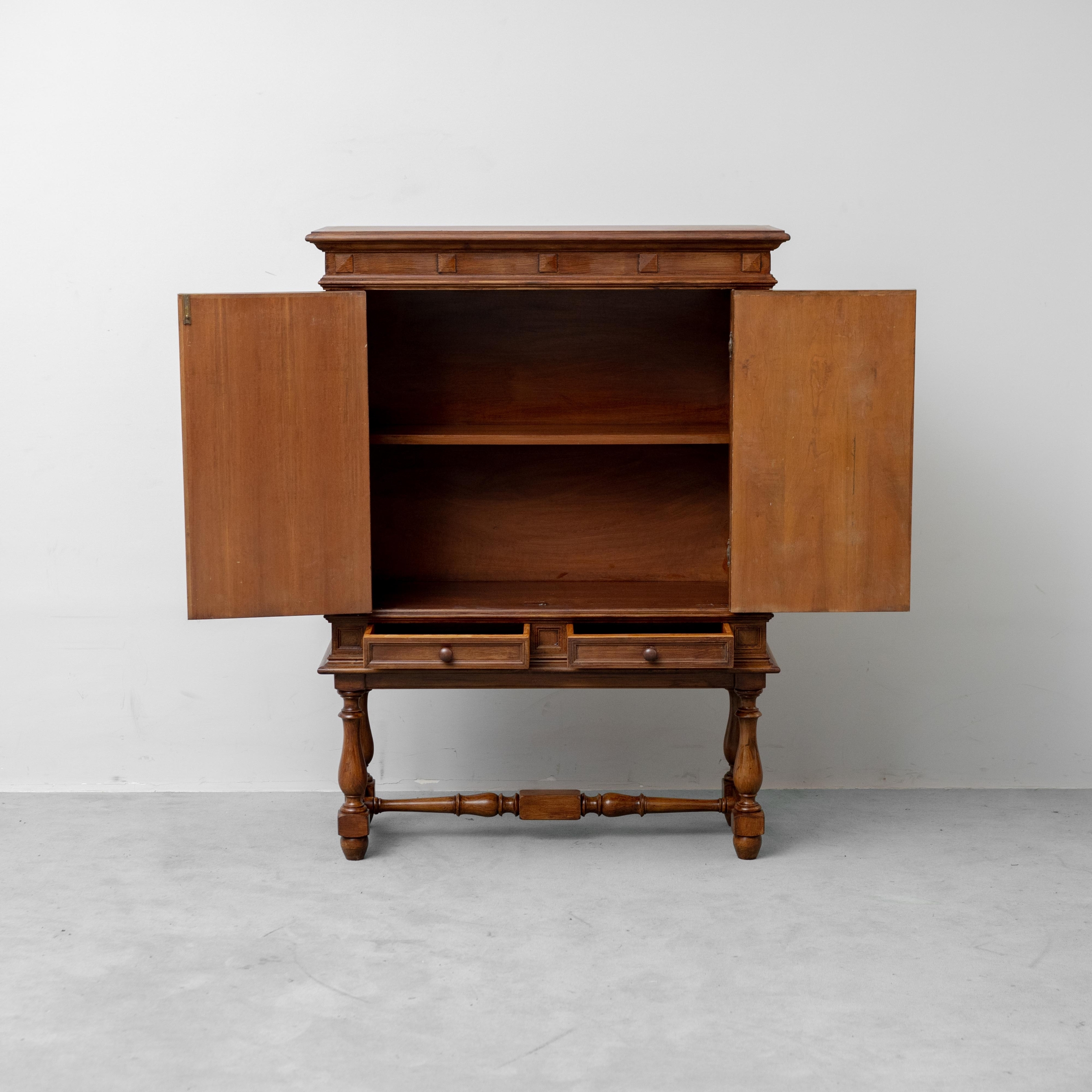 Mobile Credenza Vintage in Legno Intagliato – Originale d’Epoca
