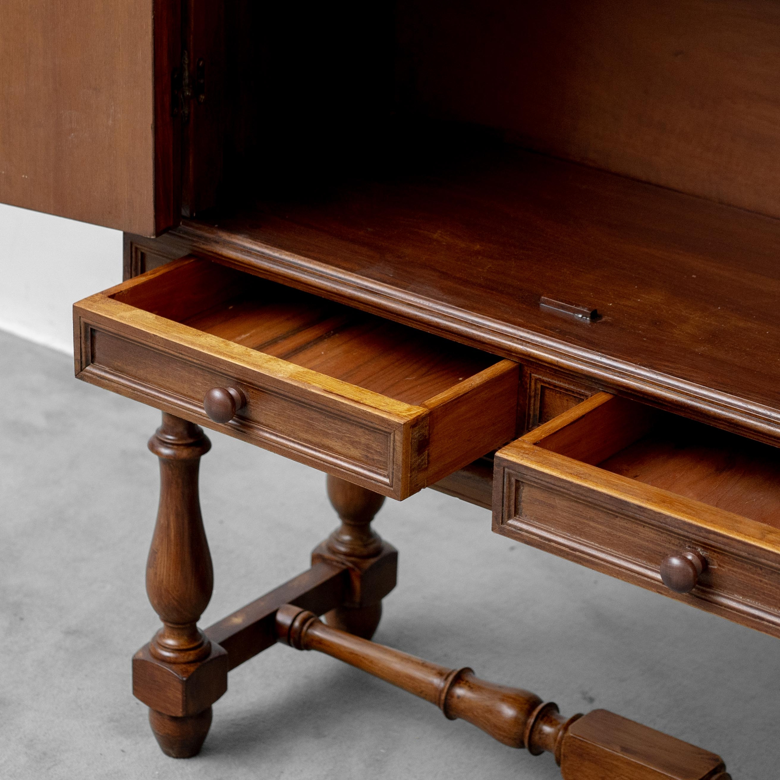 Mobile Credenza Vintage in Legno Intagliato – Originale d’Epoca