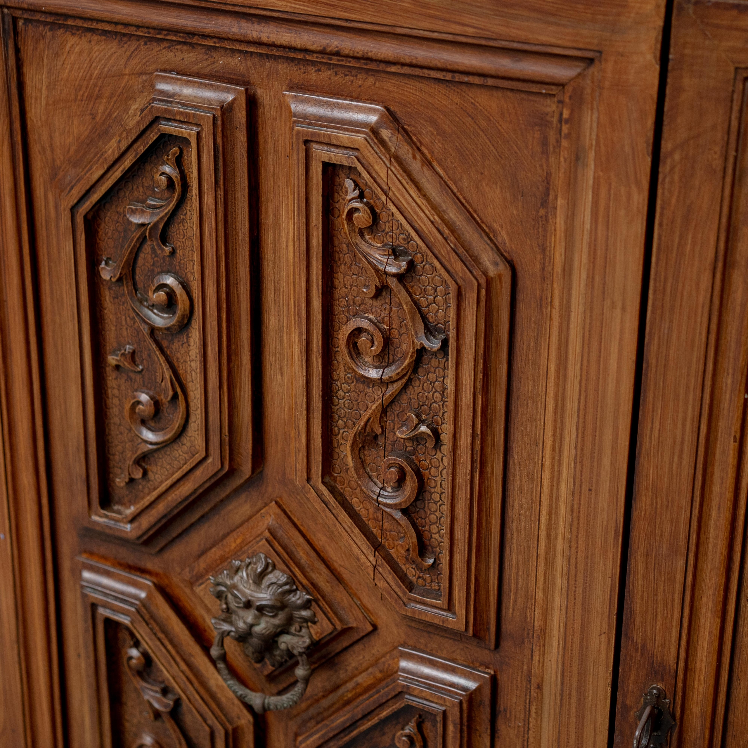 Mobile Credenza Vintage in Legno Intagliato – Originale d’Epoca