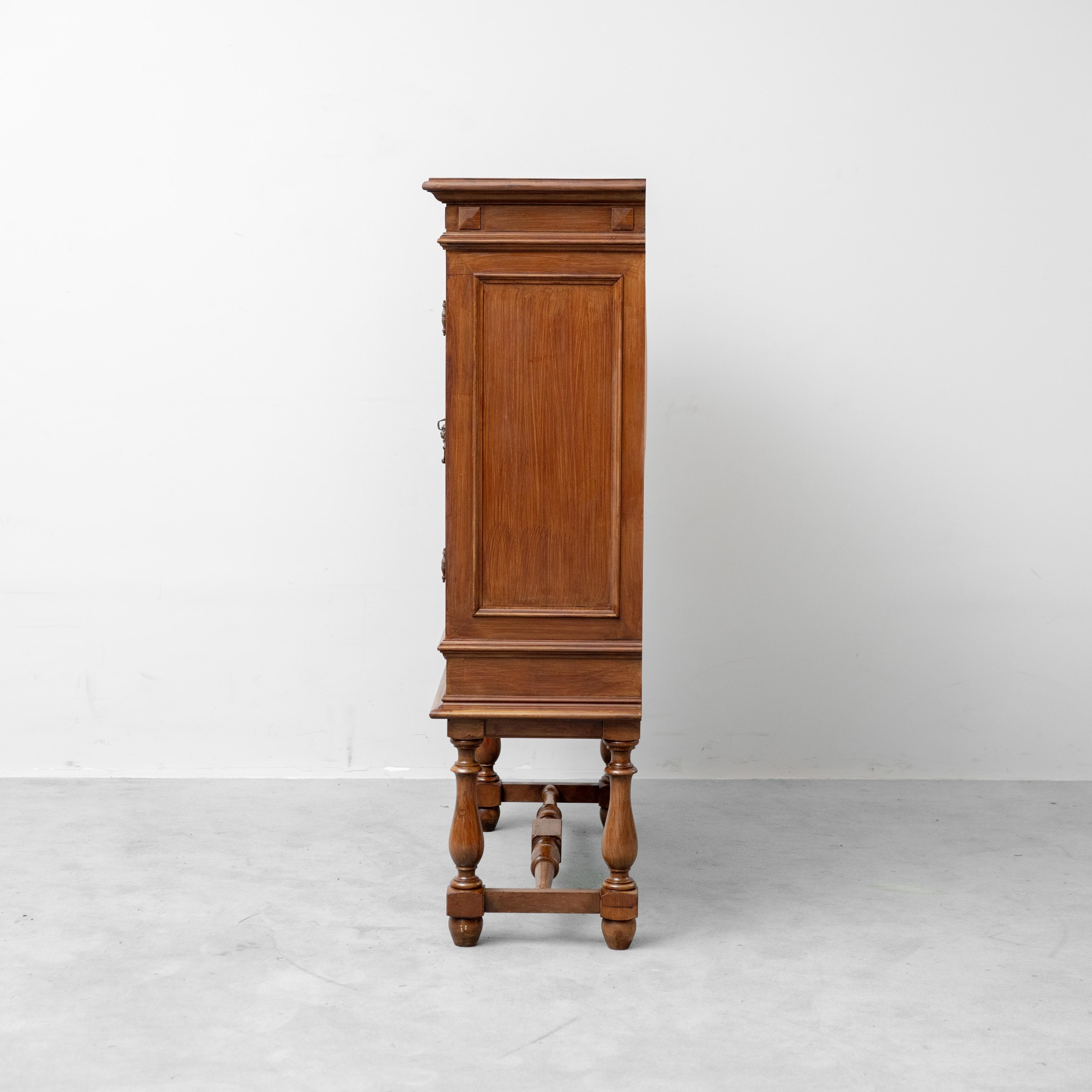 Mobile Credenza Vintage in Legno Intagliato – Originale d’Epoca