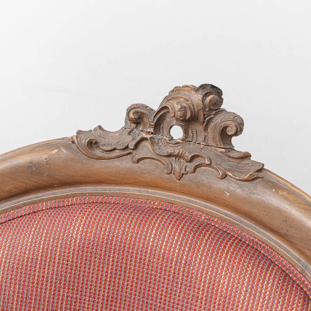 Coppia di Poltrone Vintage Classiche in Legno Intagliato in Tessuto anni '50