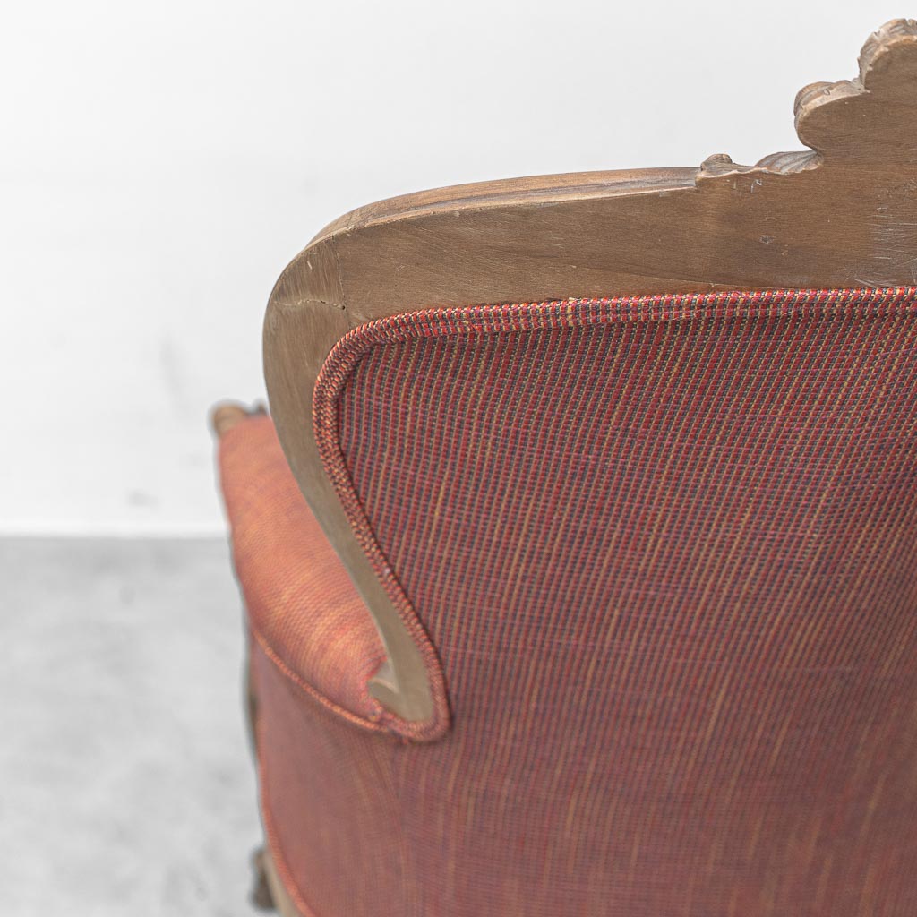 Coppia di Poltrone Vintage Classiche in Legno Intagliato in Tessuto anni '50