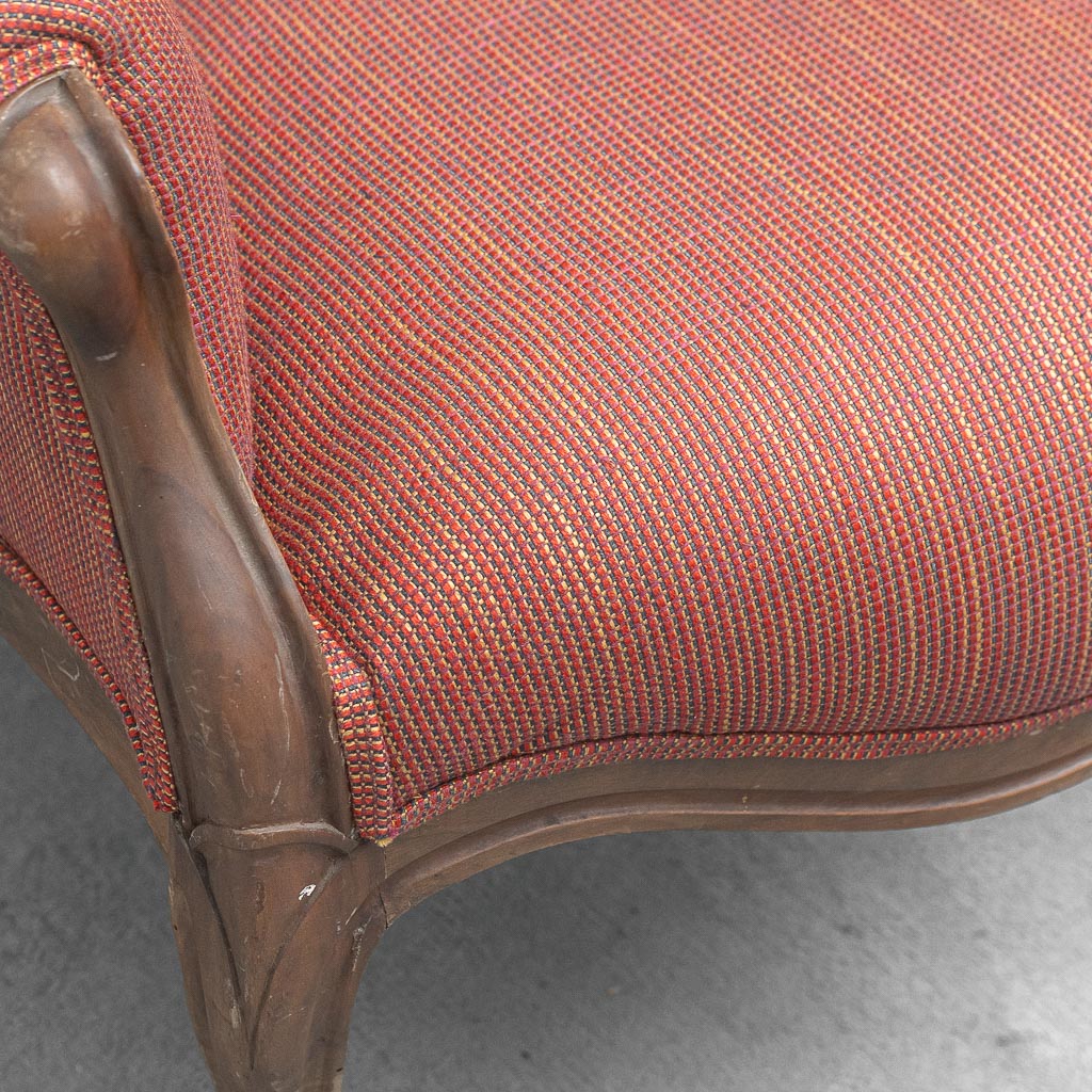 Coppia di Poltrone Vintage Classiche in Legno Intagliato in Tessuto anni '50