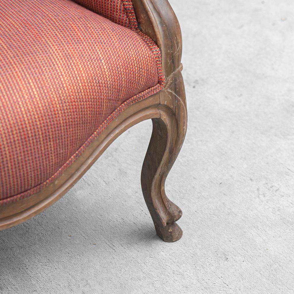 Coppia di Poltrone Vintage Classiche in Legno Intagliato in Tessuto anni '50