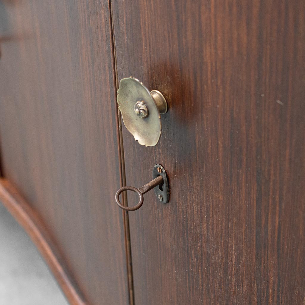 Credenza Vintage Restaurata in Legno con Ante e Cassetti anni '50
