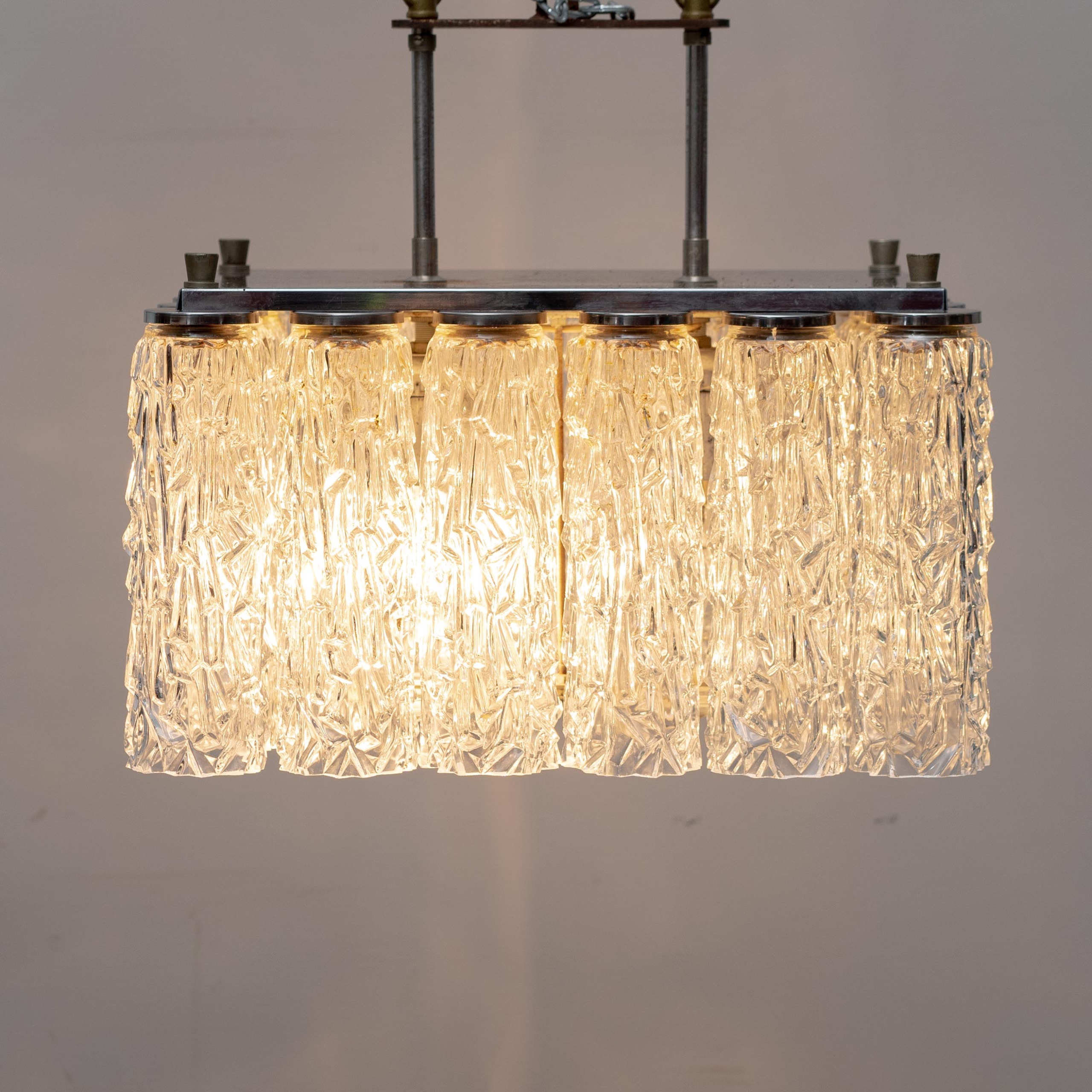Lampadario 2 Luci Vintage Anni ’70 in Vetro Lavorato Metallo Modernariato