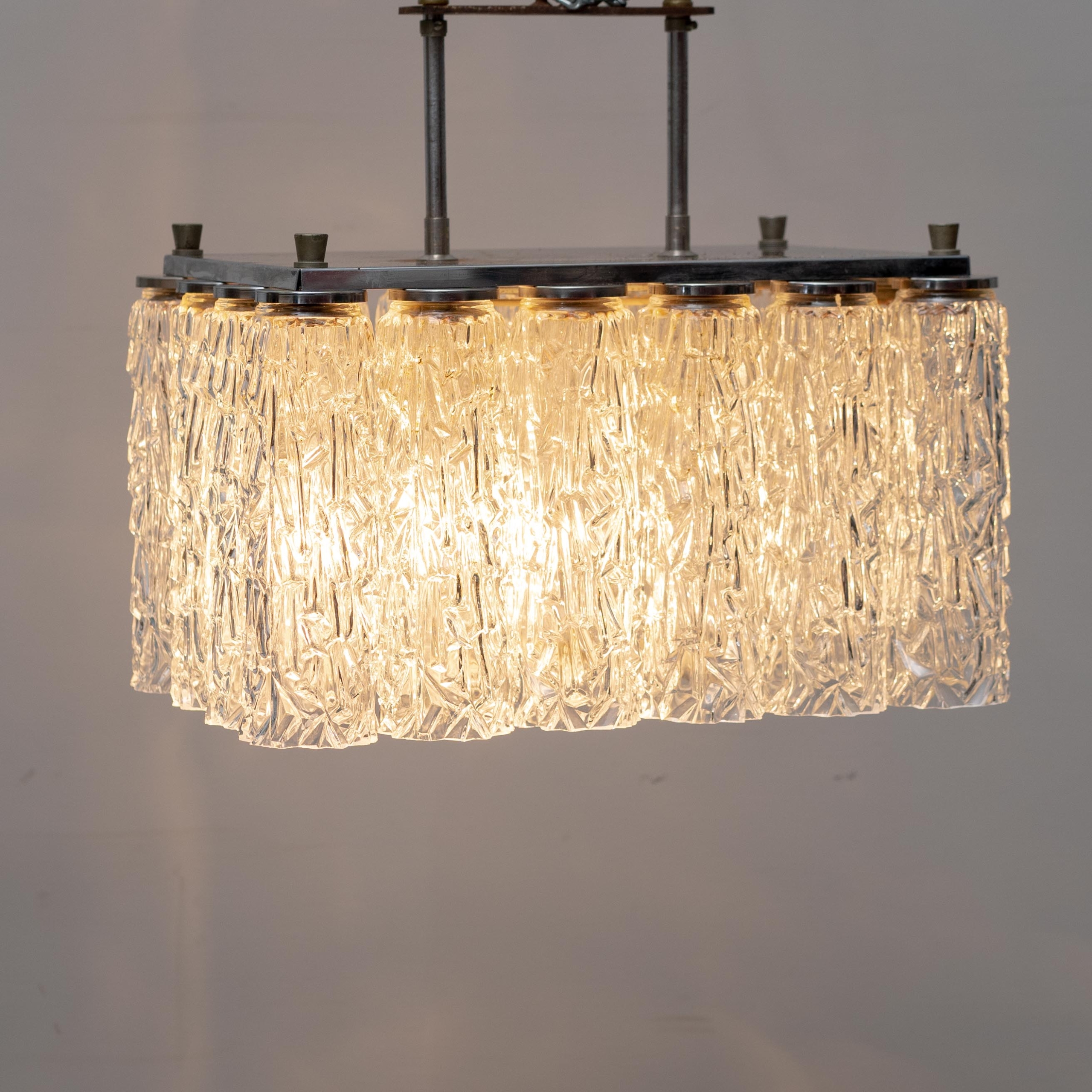 Lampadario 2 Luci Vintage Anni ’70 in Vetro Lavorato Metallo Modernariato