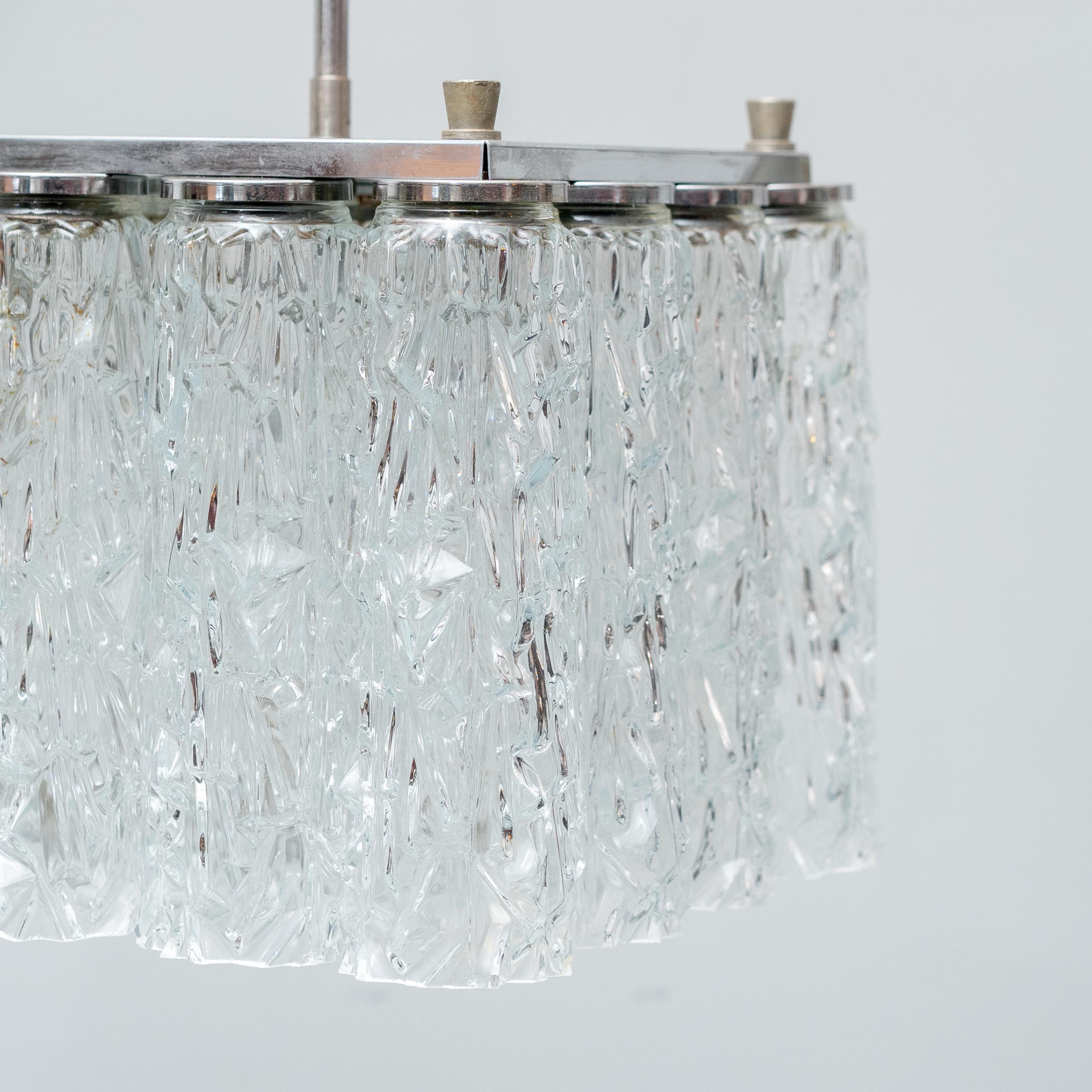 Lampadario 2 Luci Vintage Anni ’70 in Vetro Lavorato Metallo Modernariato