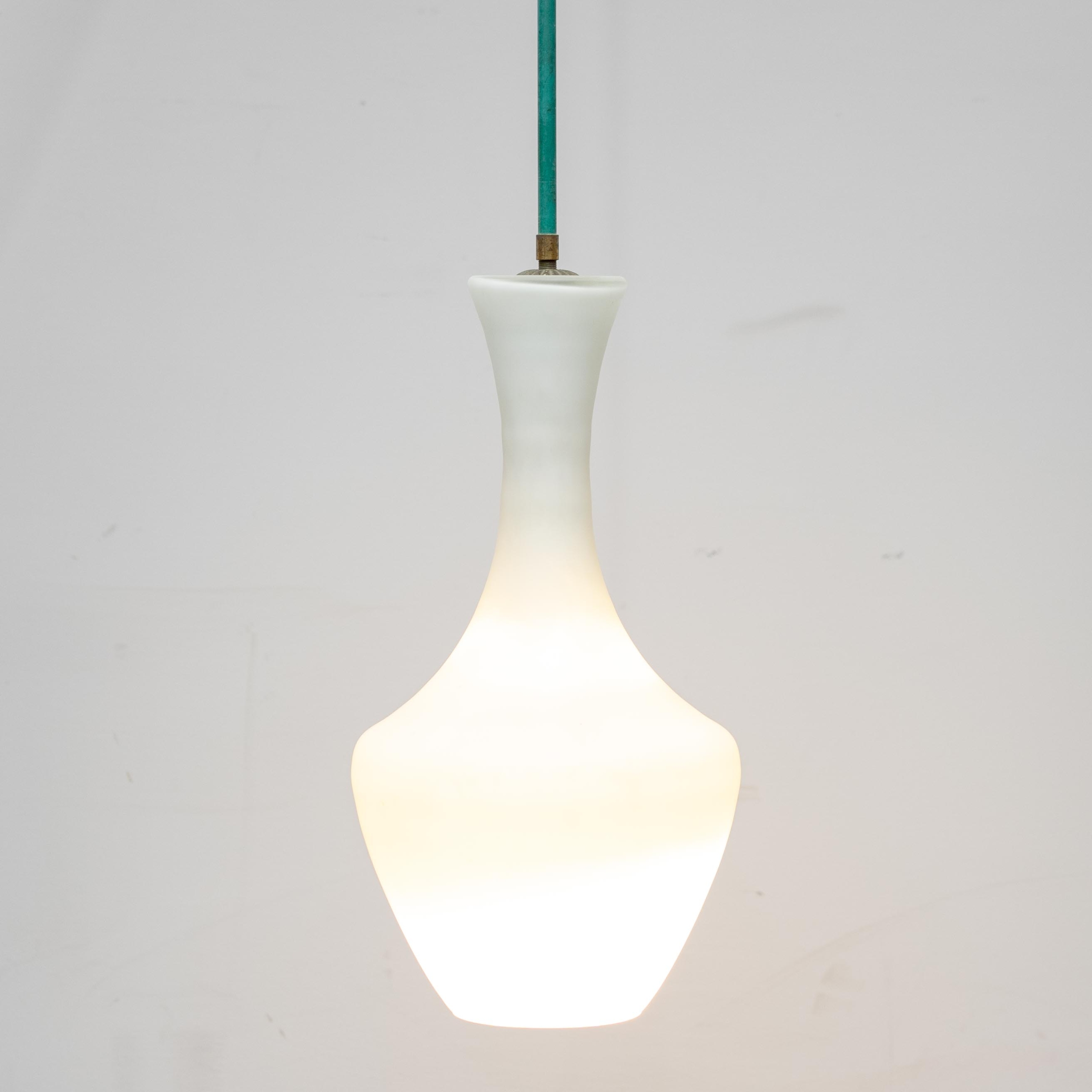 Lampada a Sospensione Vintage in Vetro Opalino Anni ’70 Modernariato