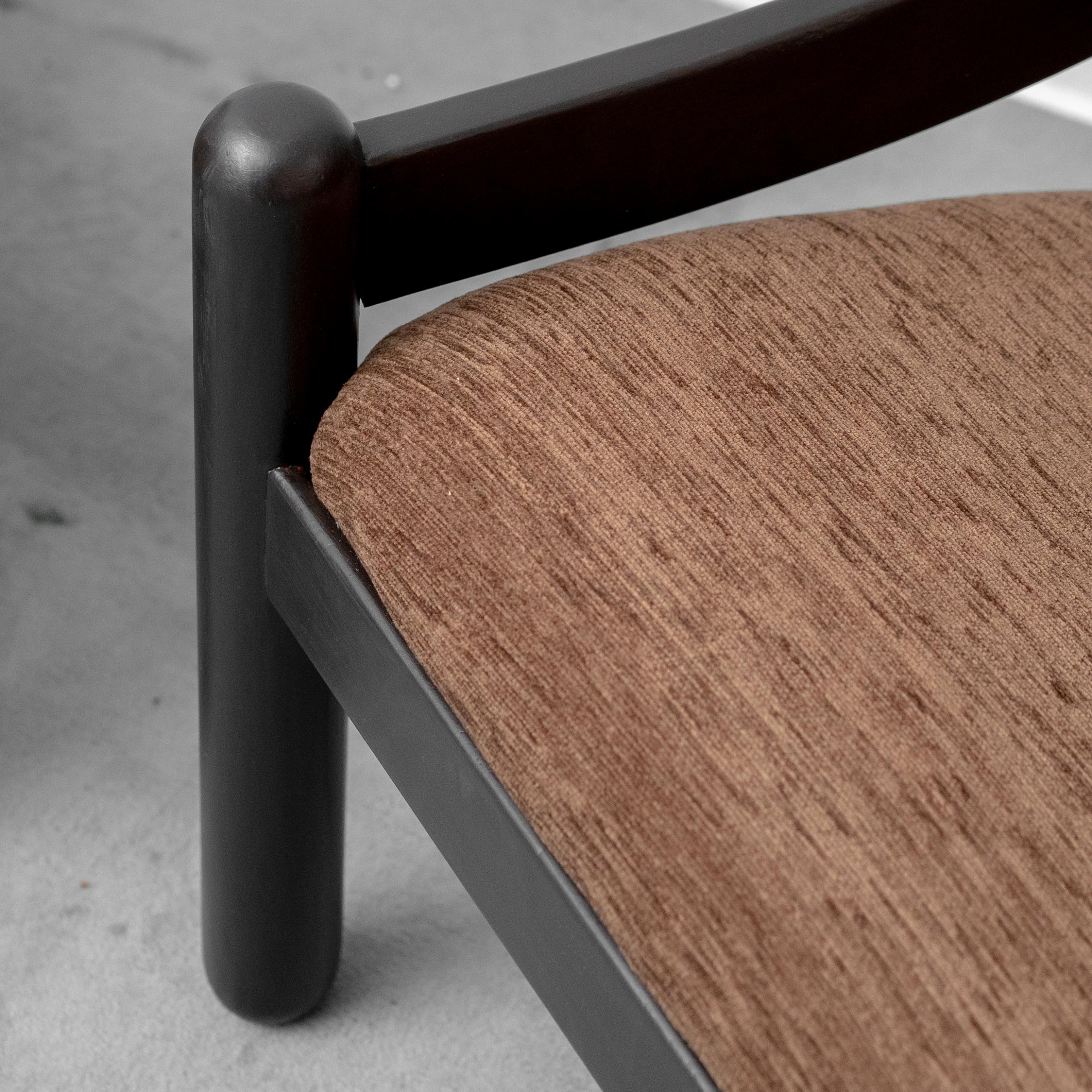 Coppia di poltrone vintage struttura in legno velluto a costine Anni ’70 modernariato