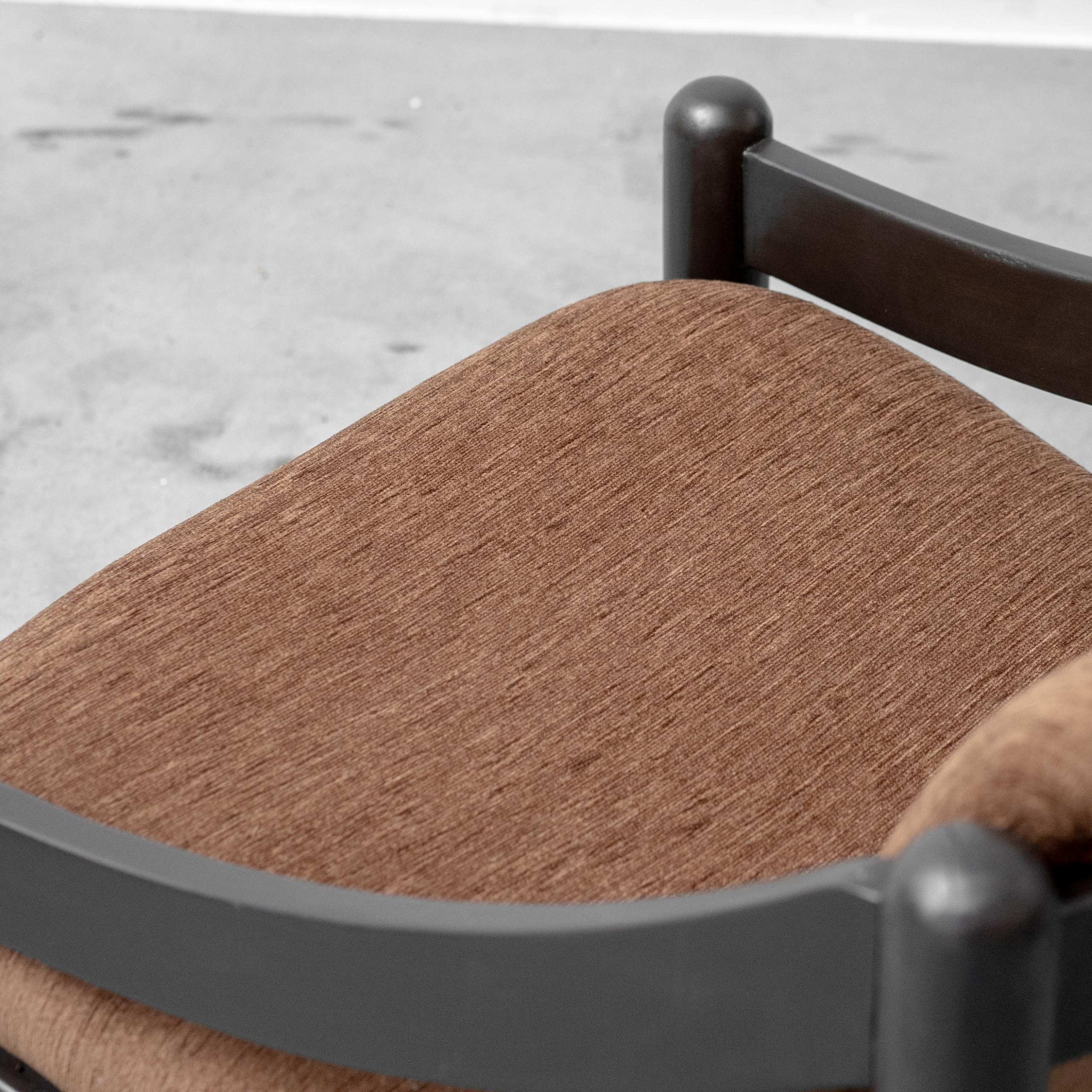 Coppia di poltrone vintage struttura in legno velluto a costine Anni ’70 modernariato